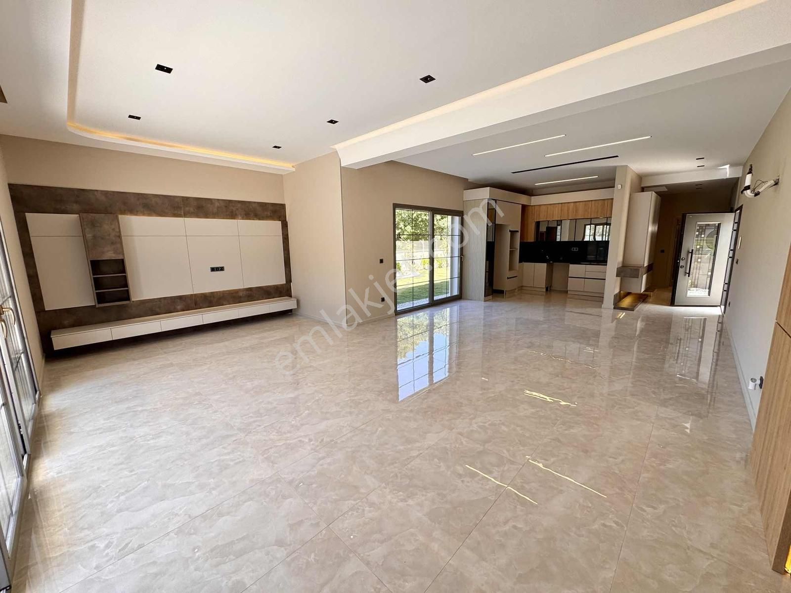 Kuşadası Değirmendere De Geniş Oturuma Sahip Lüks Satılık Villa - Görsel 6