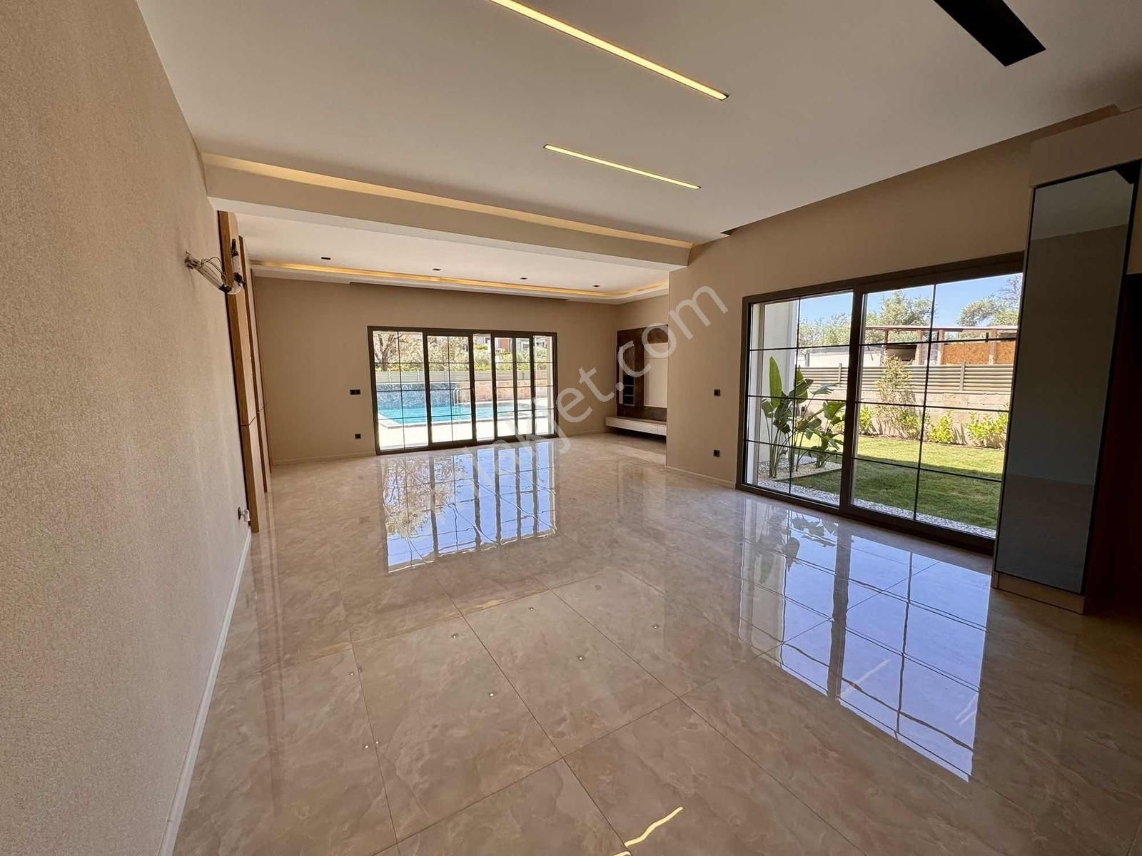 Kuşadası Değirmendere De Geniş Oturuma Sahip Lüks Satılık Villa - Görsel 3