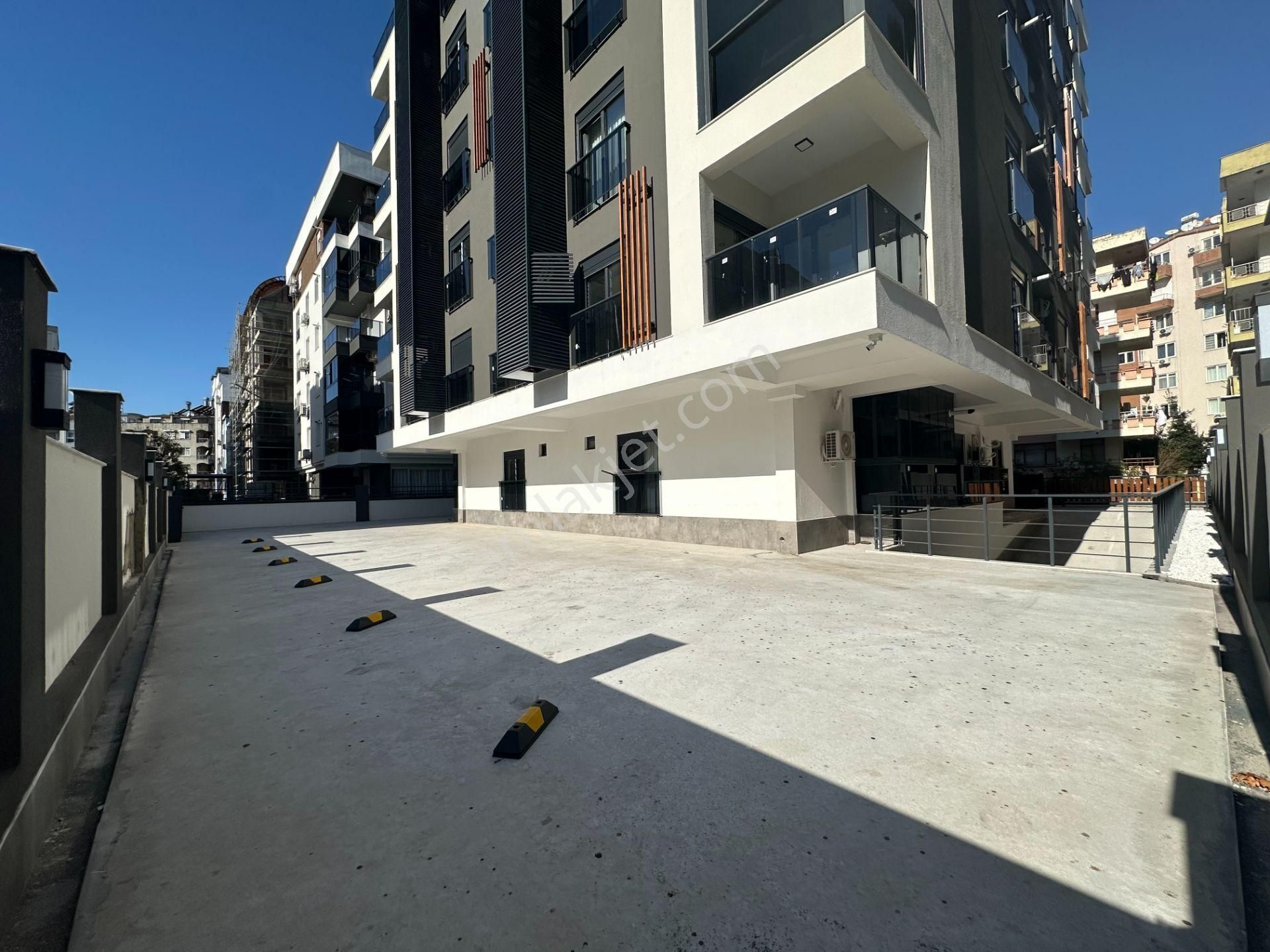 Sinan'da Ayrı Mutfaklı Ultra Lüks 2+1 Kapalı Otoparklı Sıfır Daire - Görsel 17