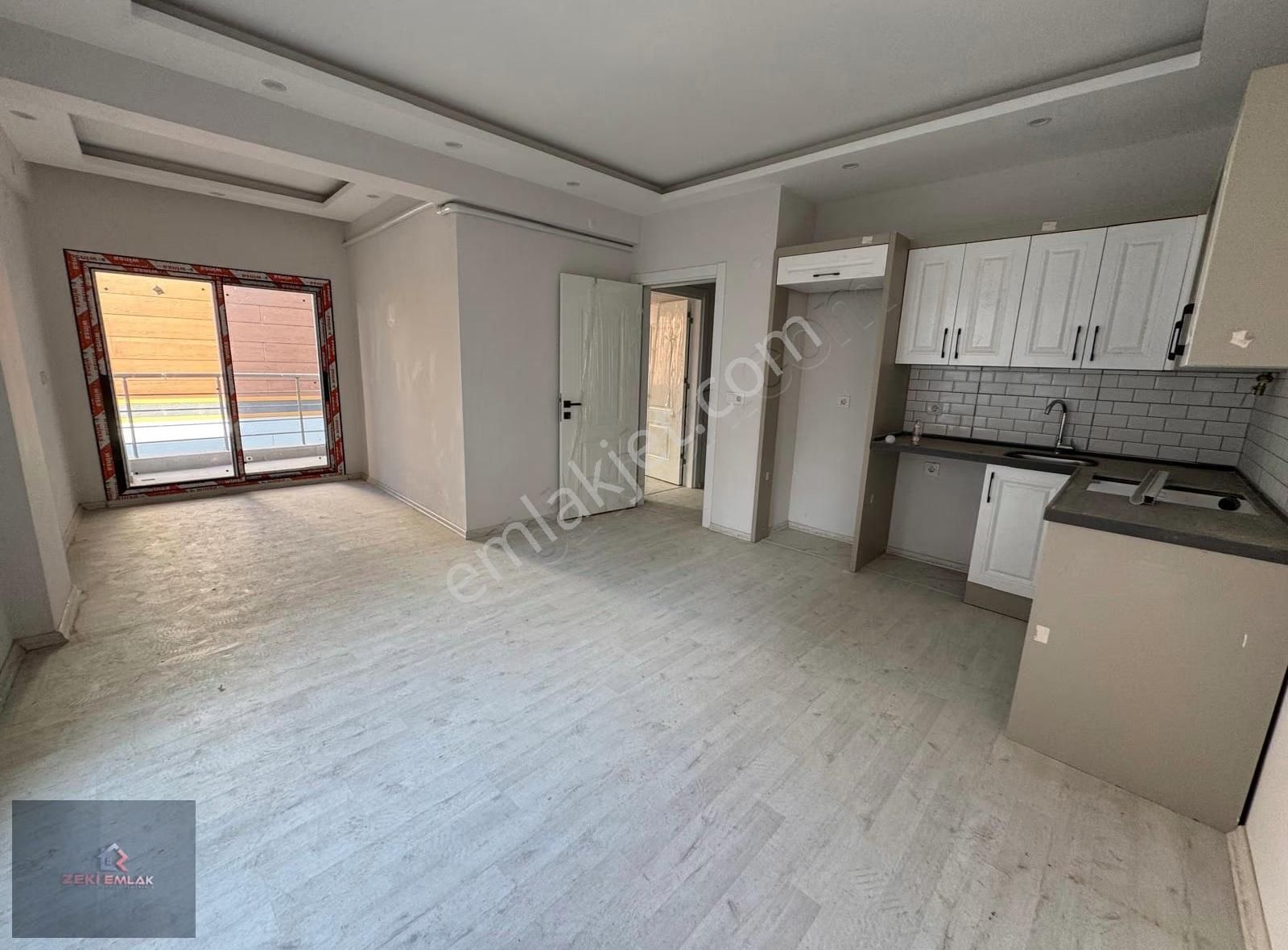 Zeki Emlak'tan Muradiye'de 2+1 Ara Kat Satılık Daire