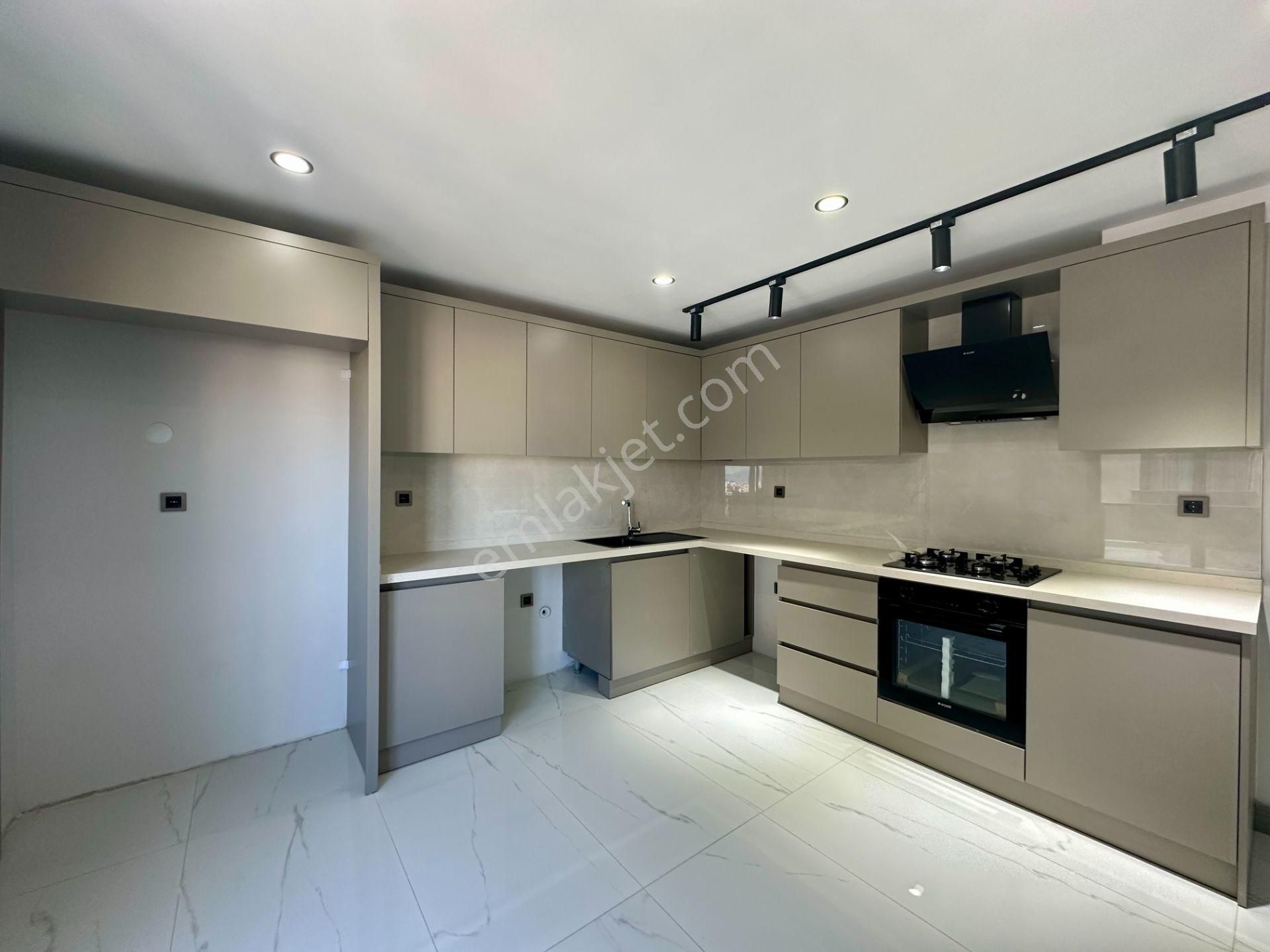 Varlık'ta Ayrı Mutfaklı 4+1 Site İçi Sıfır Dubleks Daire - Görsel 18