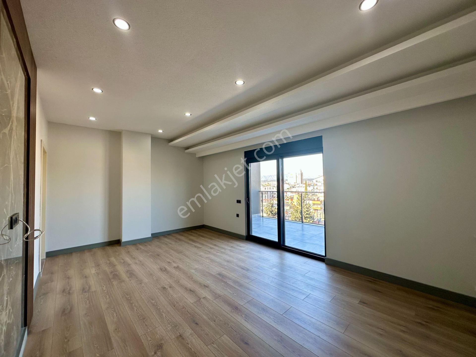 Varlık'ta Ayrı Mutfaklı 4+1 Site İçi Sıfır Dubleks Daire - Görsel 25