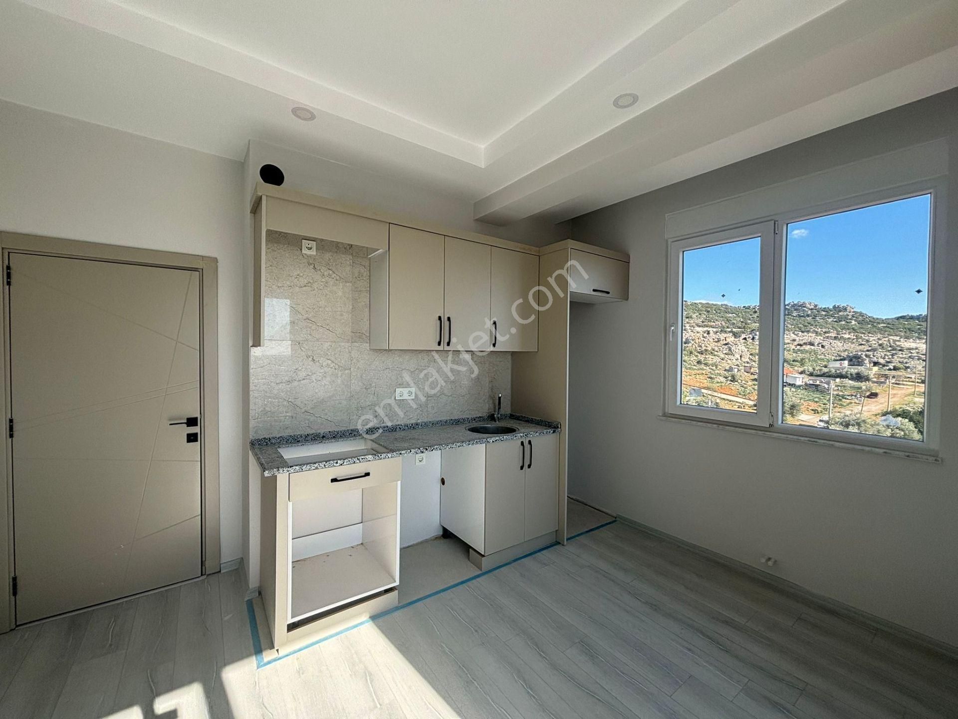 Şehir Manzarasına Hakim Ulaşım Market Yakını Katta Asansörlü 1+1 Daire - Görsel 3