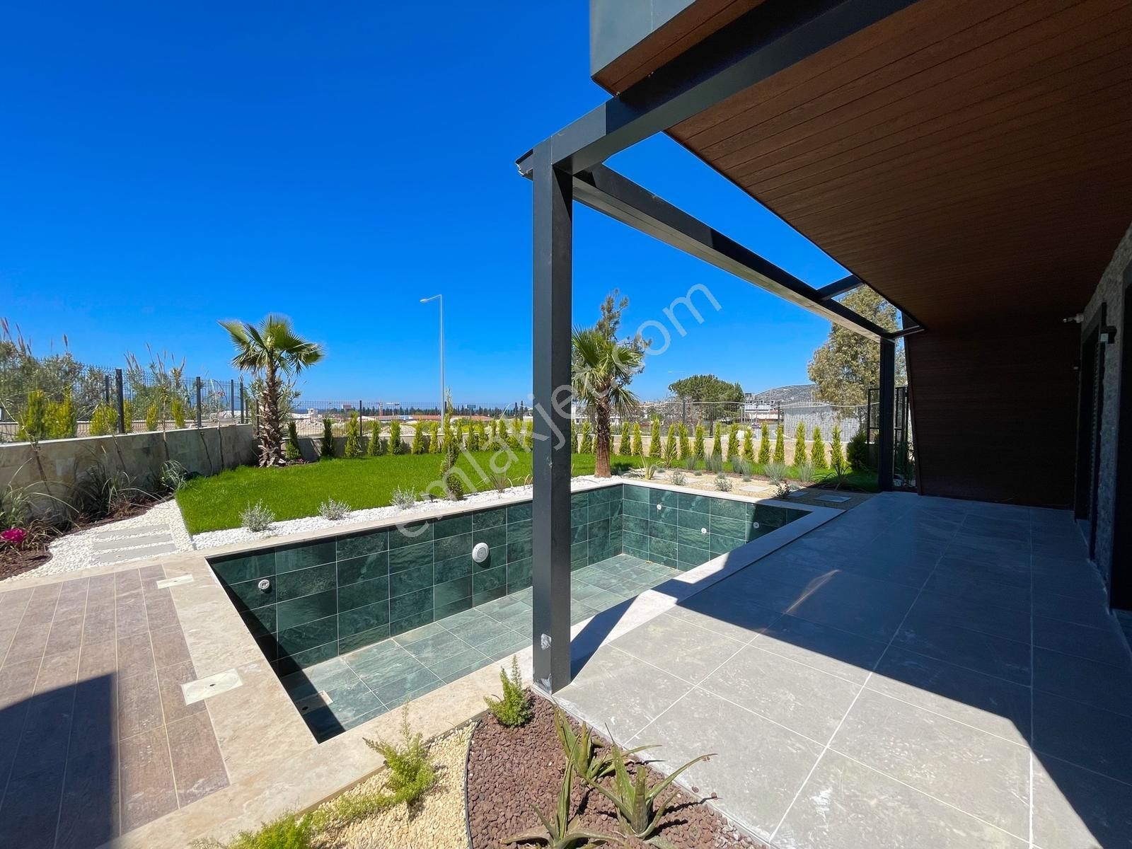 Kuşadası'nda Satılık Özel Havuzlu Müstakil 4+1 Villa - Görsel 17