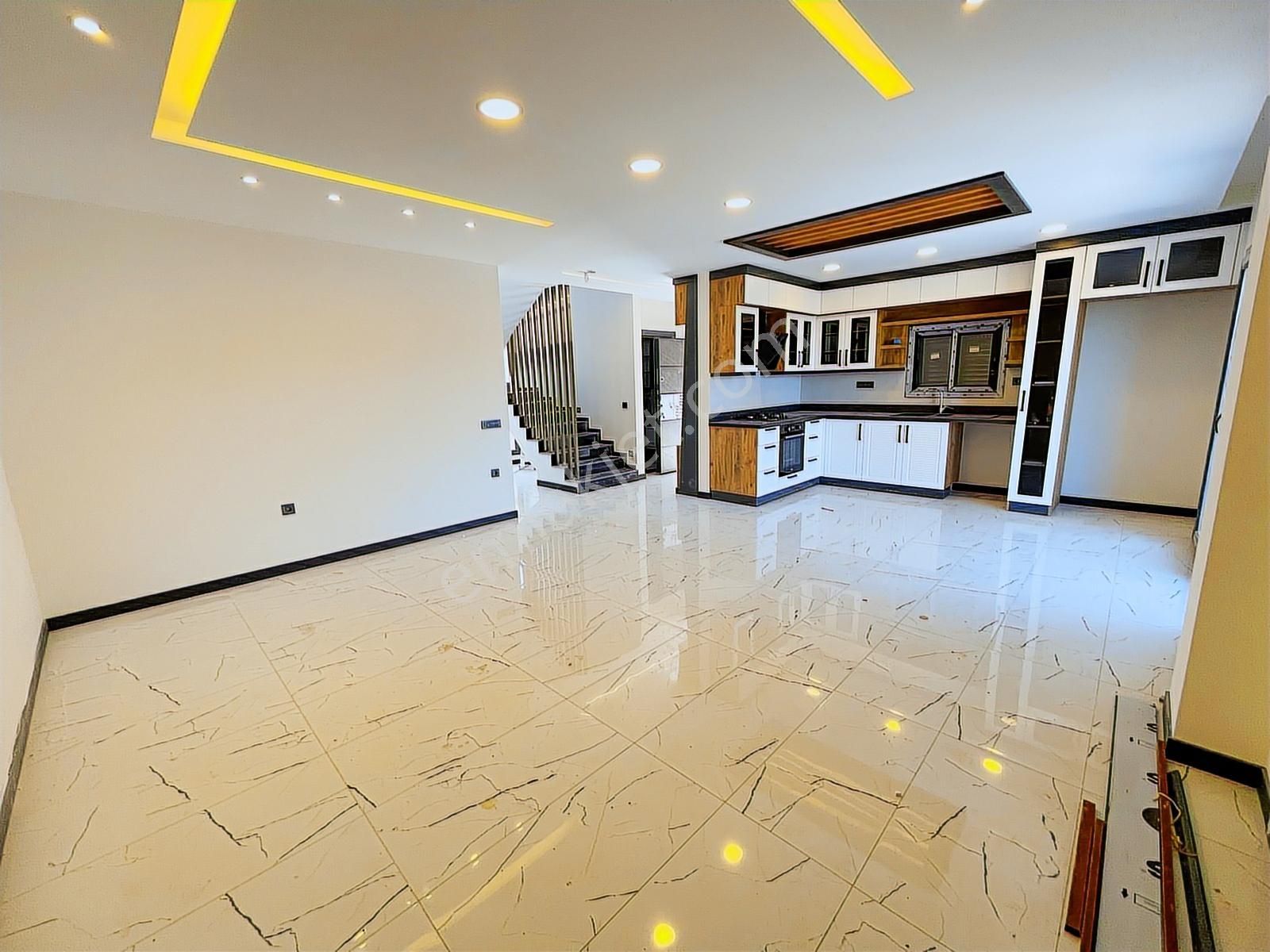 Kuşadası'nda Satılık Özel Havuzlu Müstakil 4+1 Villa - Görsel 8