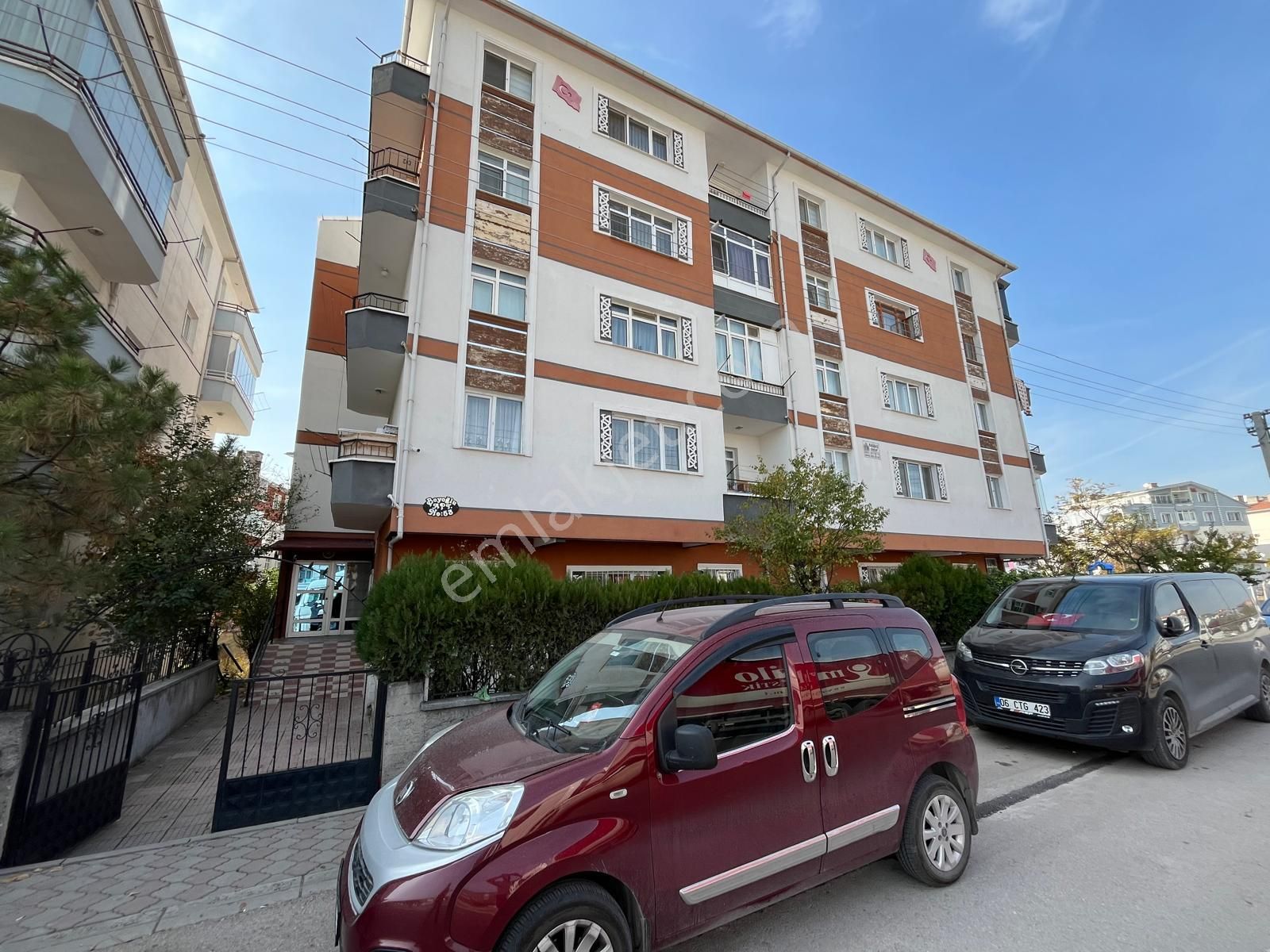 Sincan Plevne Mah'de 3+1 Yapılı 2.ara Katta Geniş M² Yeşilovaya Sınır Satılık Daire - Görsel 6