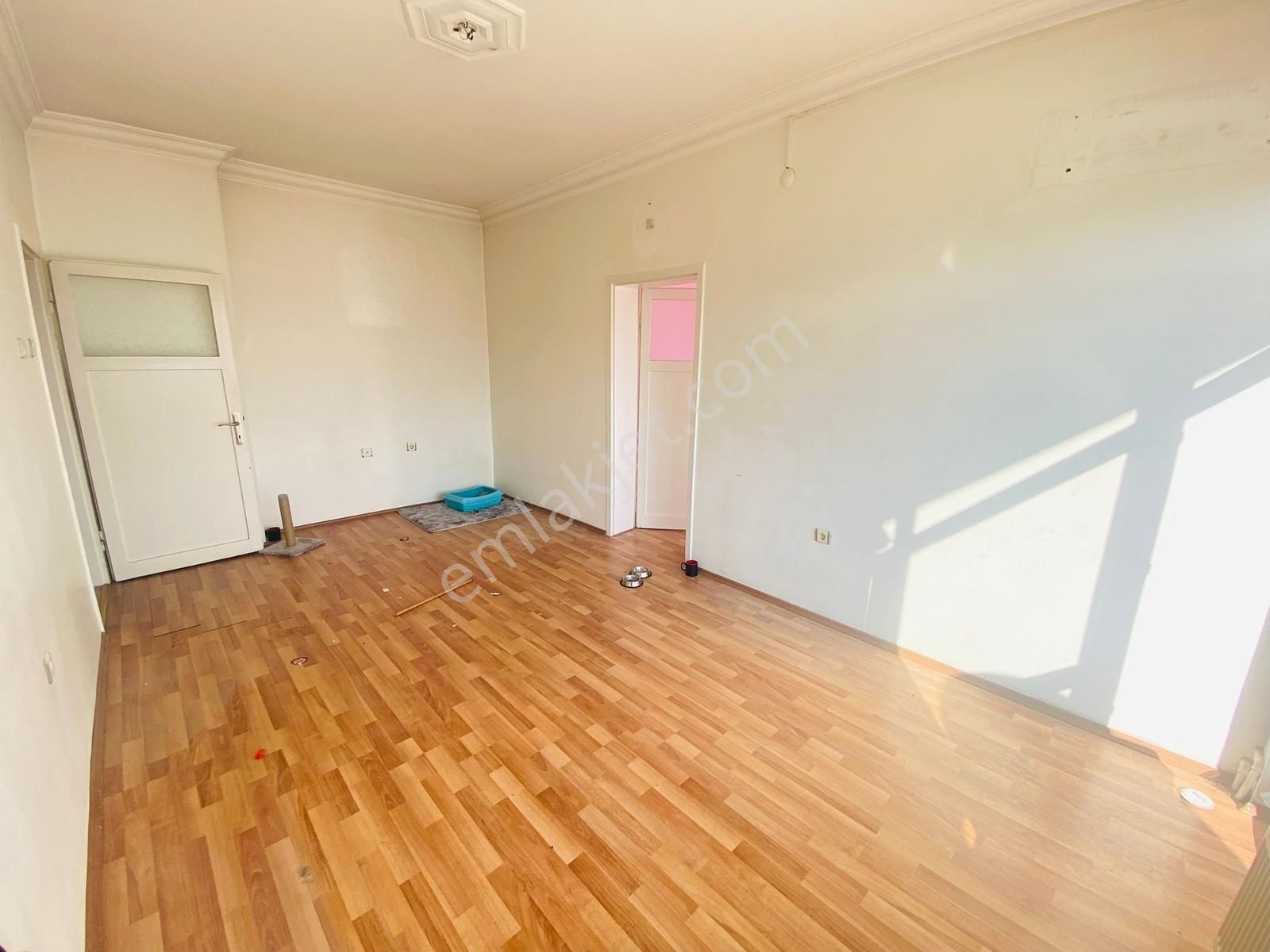 Valentia'dan Metro Yakını 2+1 Katta Satılık Daire !!! - Görsel 2