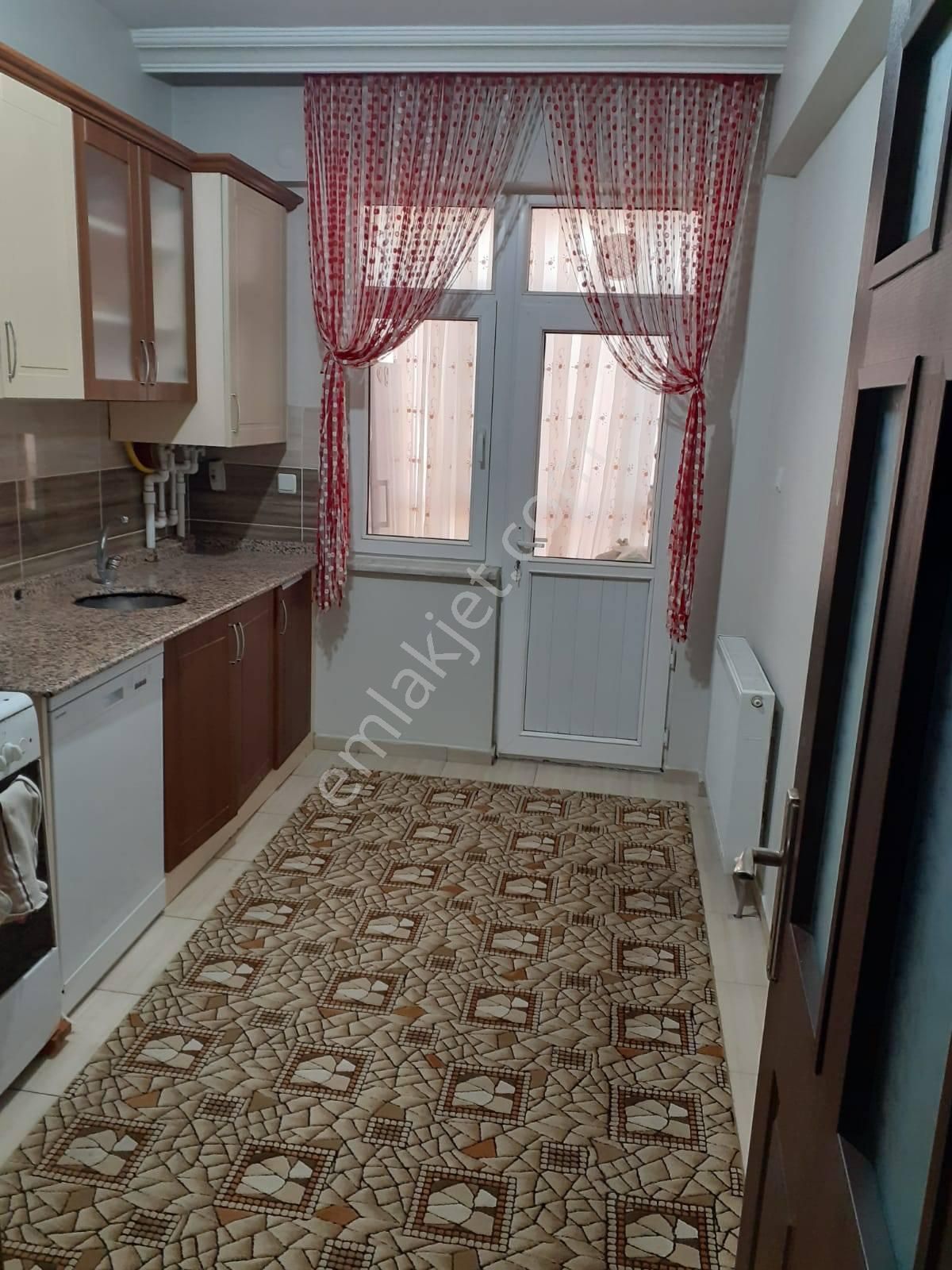 Karatay Akabe Mahallesinde 2+1 Satılık Daire Isınma Sistemi Kombili Doğalgaz Açık Otopark