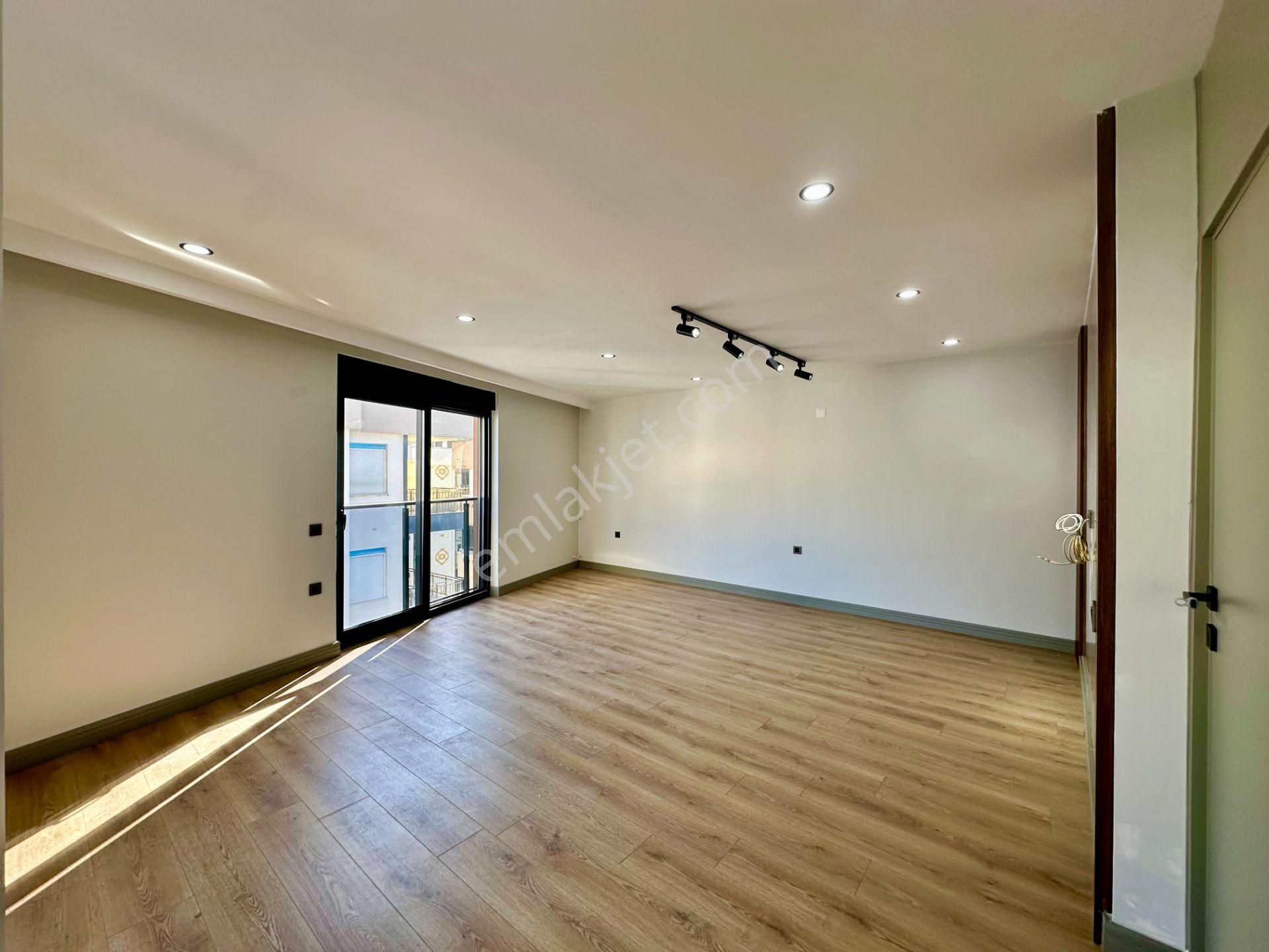 Sinan'da Ayrı Mutfaklı 3 Banyolu Kapalı Otoparklı 4+1 Dsıfır Dubleks - Görsel 2