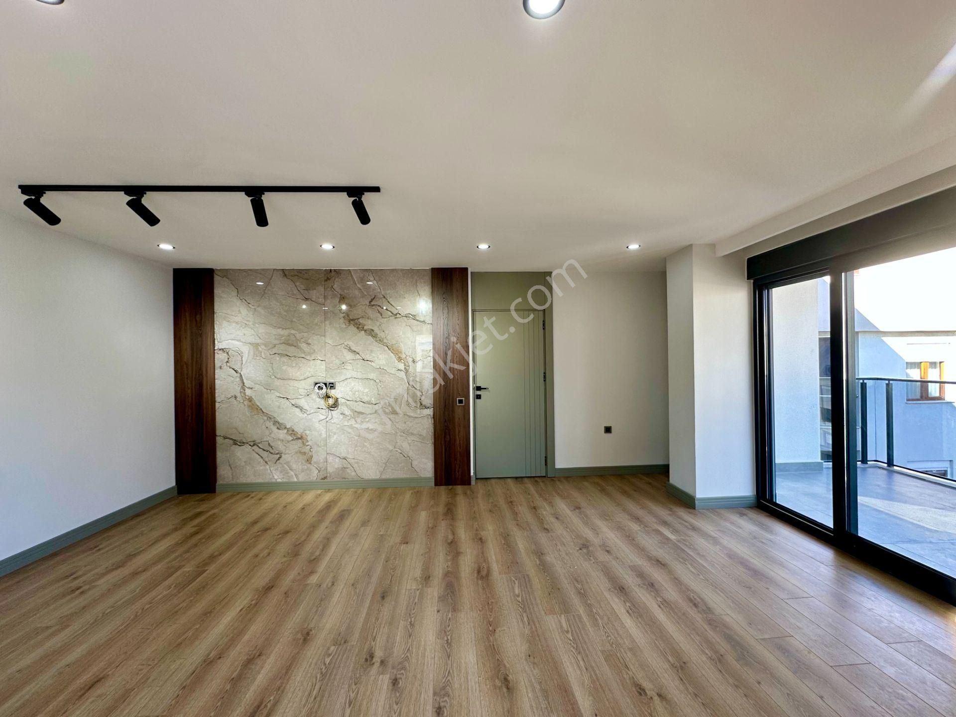 Sinan'da Ayrı Mutfaklı 3 Banyolu Kapalı Otoparklı 4+1 Dsıfır Dubleks