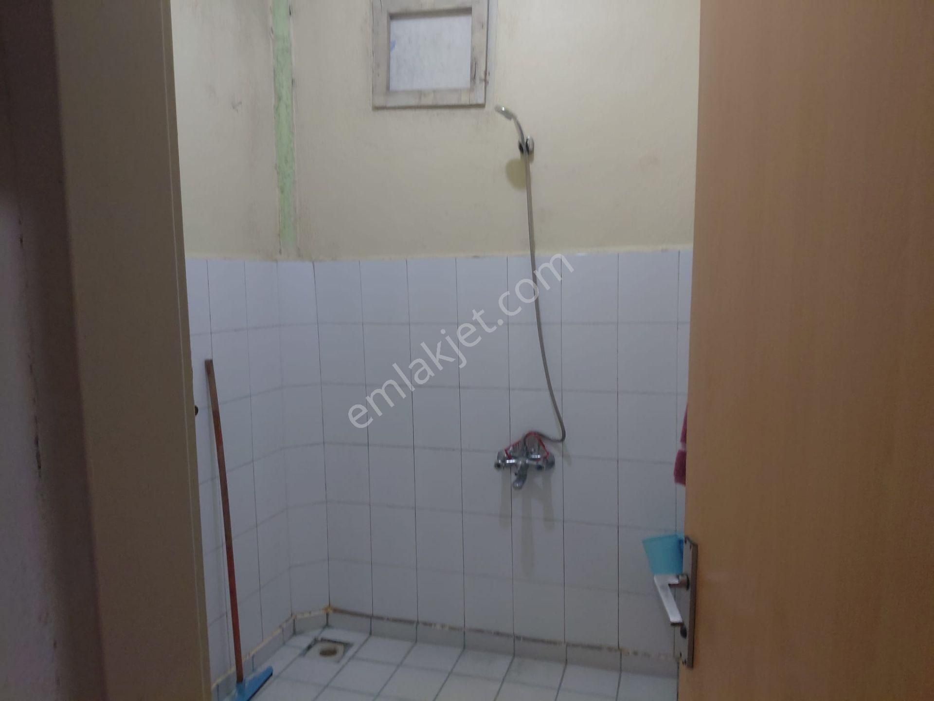 Bosna Hersekte 3+1 Cade Üzeri Satılık Daire