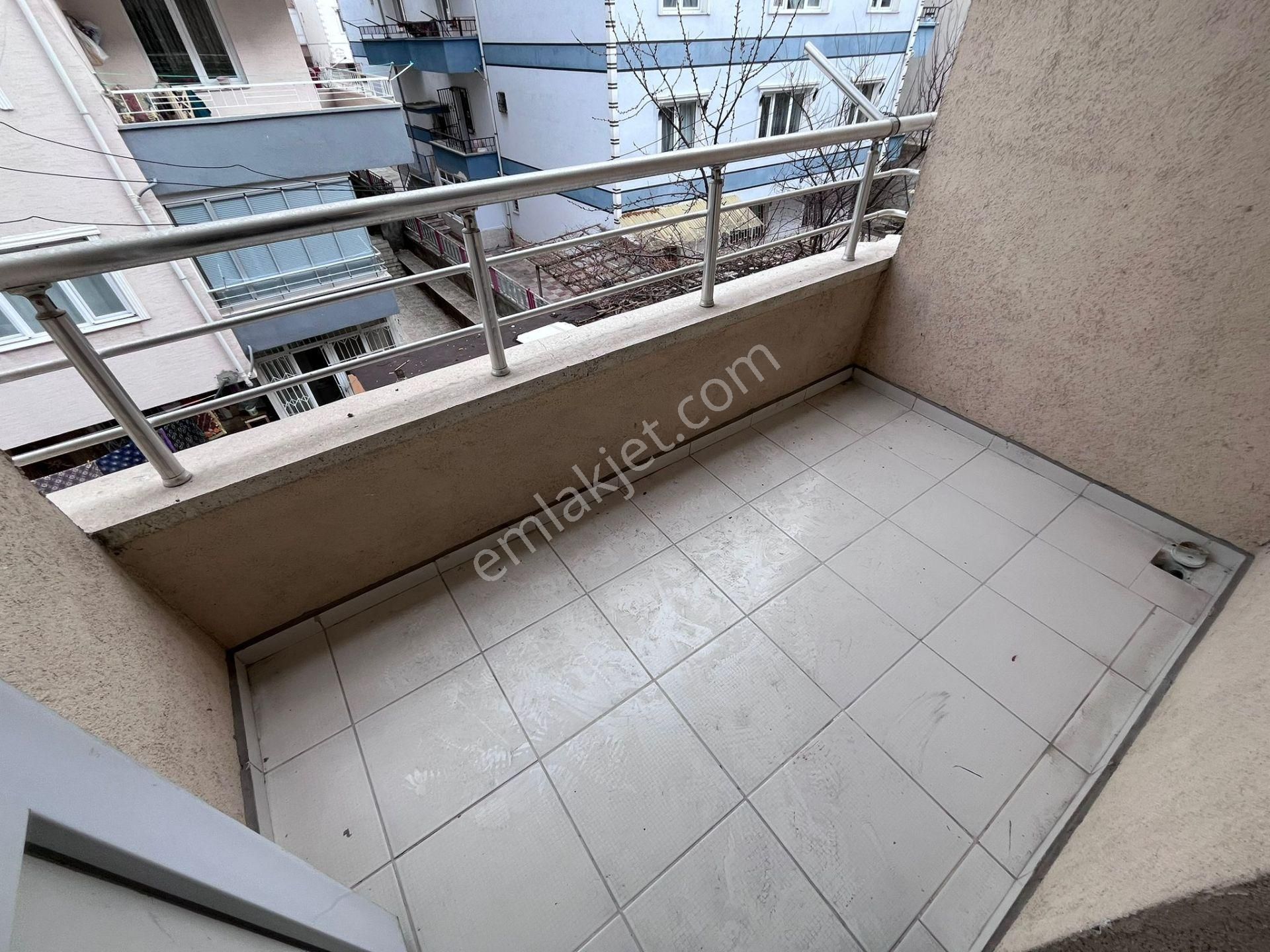 Sincan Mareşal Ç. Mah'de 140m² Asansörlü 1.ara Kat E.banyolu 12 Yıllık Satılık Daire - Görsel 24