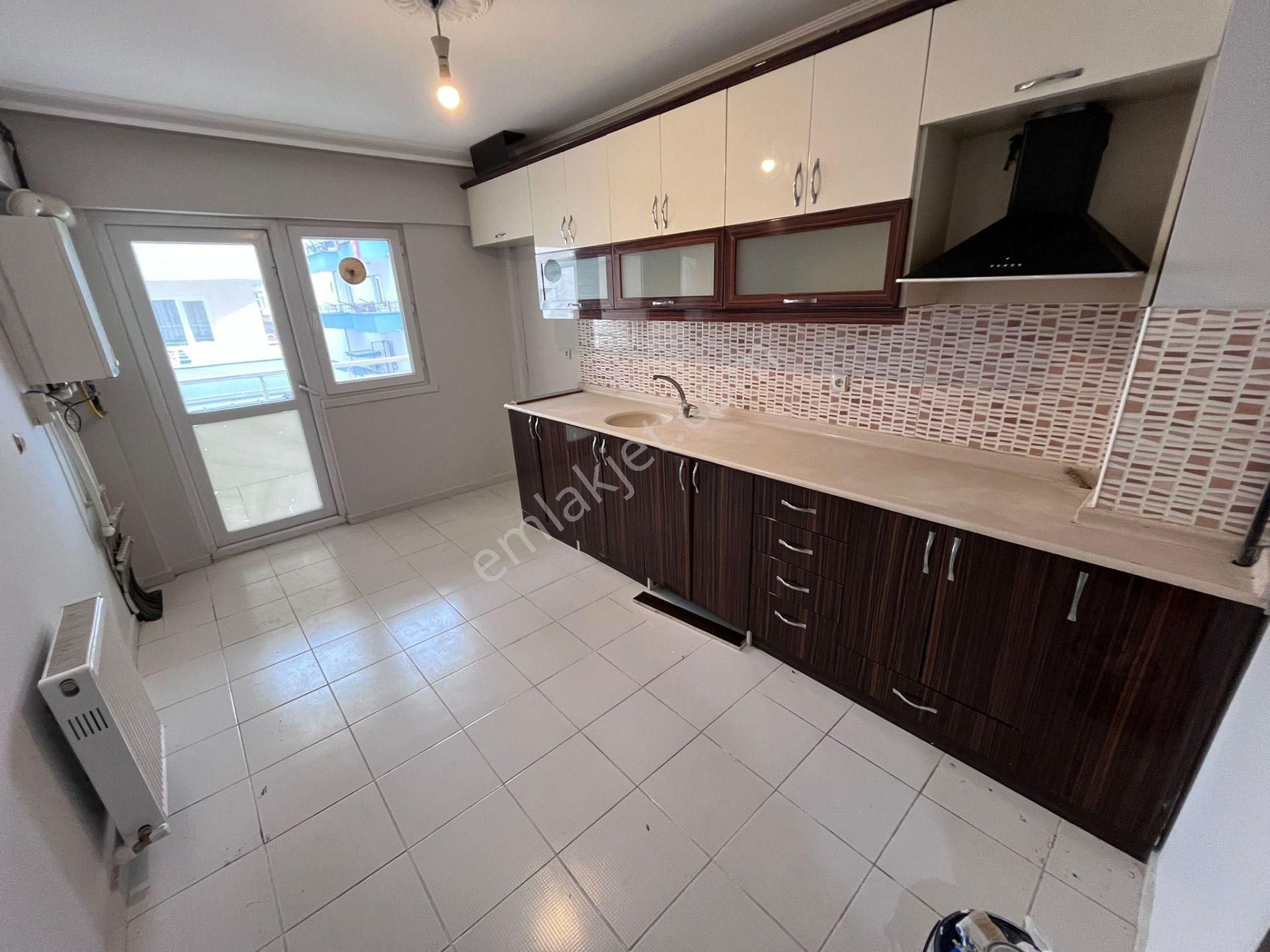 Sincan Mareşal Ç. Mah'de 140m² Asansörlü 1.ara Kat E.banyolu 12 Yıllık Satılık Daire - Görsel 6