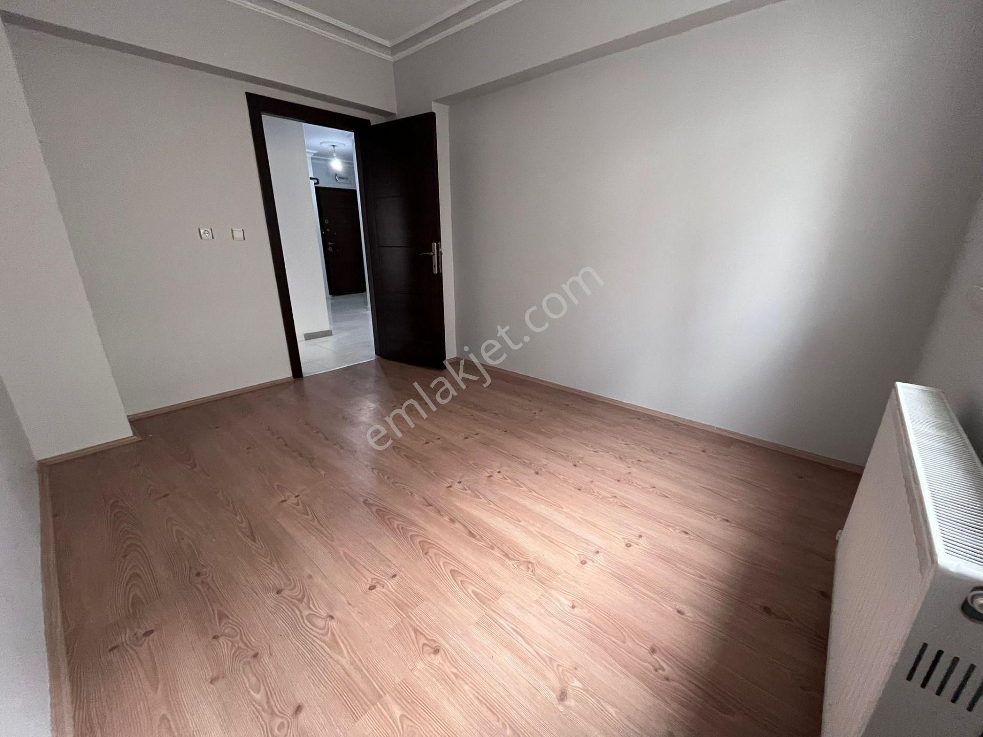 Sincan Mareşal Ç. Mah'de 140m² Asansörlü 1.ara Kat E.banyolu 12 Yıllık Satılık Daire - Görsel 3