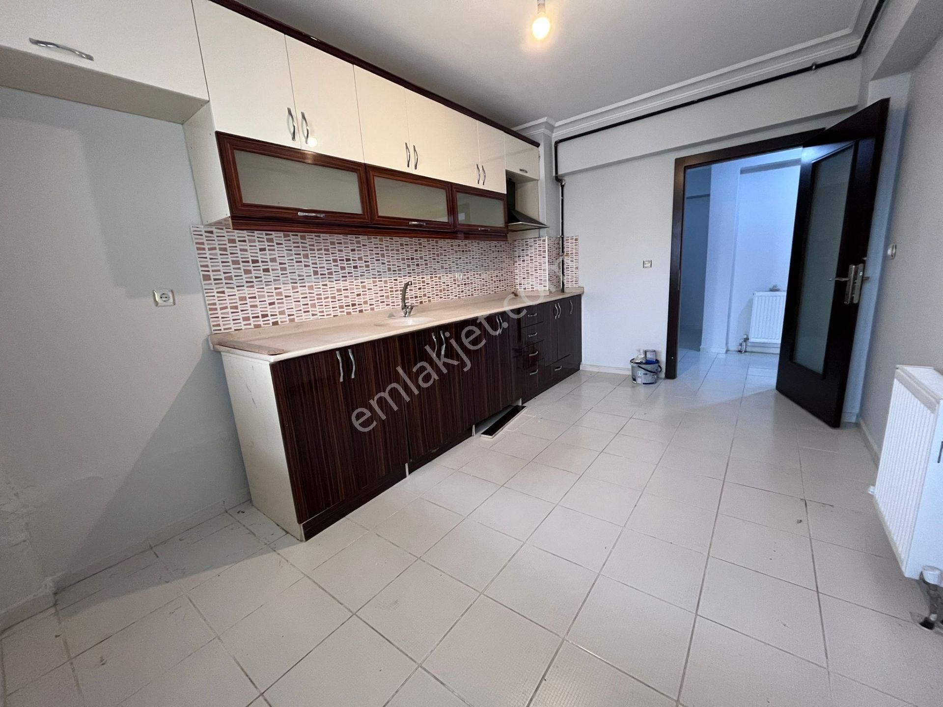 Sincan Mareşal Ç. Mah'de 140m² Asansörlü 1.ara Kat E.banyolu 12 Yıllık Satılık Daire - Görsel 9