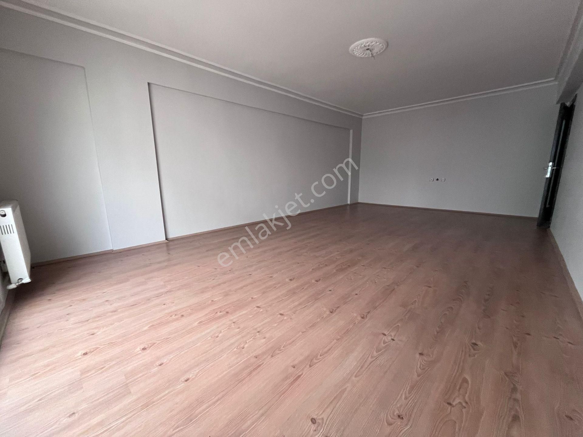 Sincan Mareşal Ç. Mah'de 140m² Asansörlü 1.ara Kat E.banyolu 12 Yıllık Satılık Daire - Görsel 4