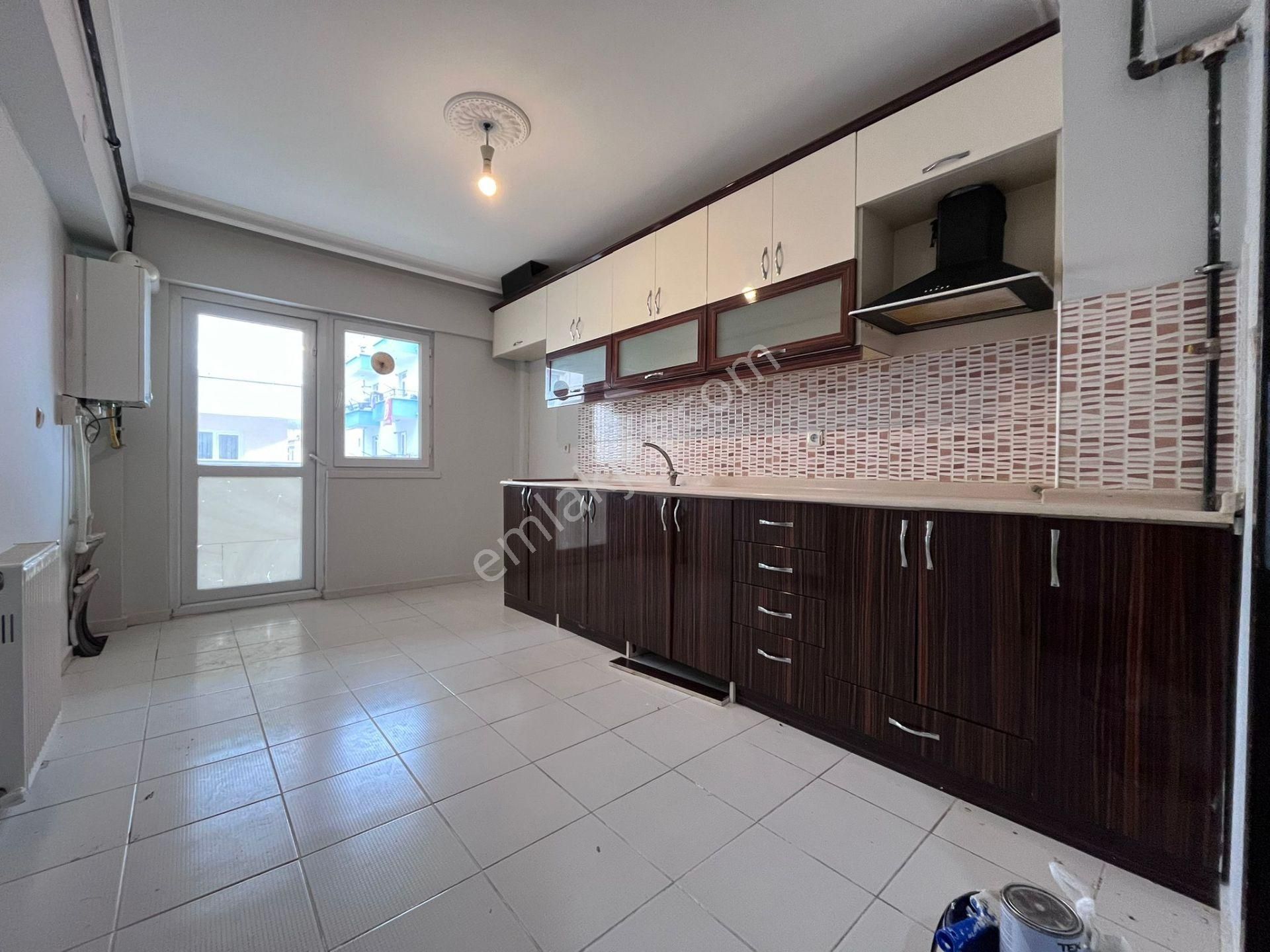 Sincan Mareşal Ç. Mah'de 140m² Asansörlü 1.ara Kat E.banyolu 12 Yıllık Satılık Daire - Görsel 2