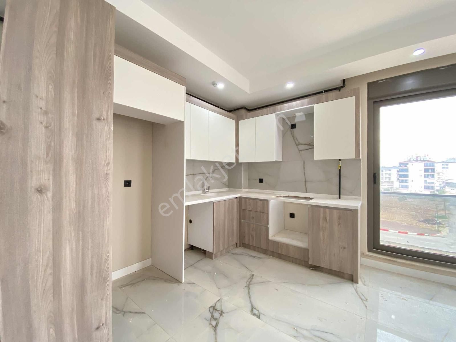 Kepez Devlet Has. Yakını Havuzlu Site İçerisinde 1+1 Akıllı Ev