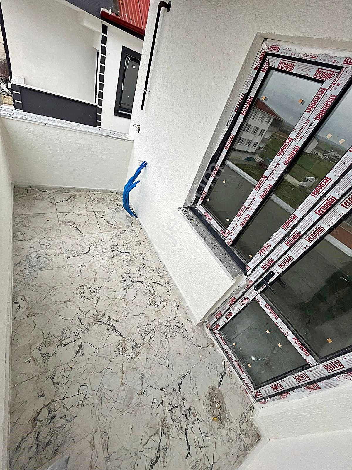 Az-er Yapıdan Hastane Karşısı Satılık İskanlı 2+1 Ara Kat Daire! - Görsel 4