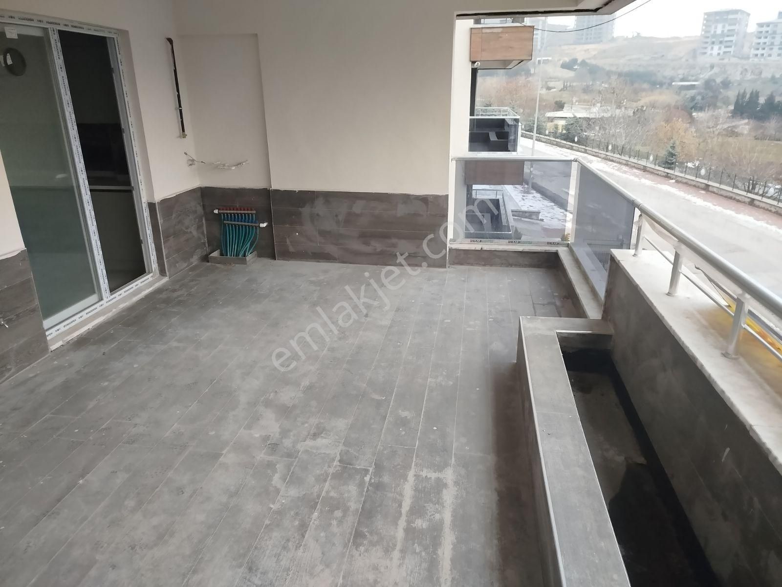 Ertuğrulgazi Mahallesinde Yeni Kaymakamlık Binasına Yakın 3,5+1