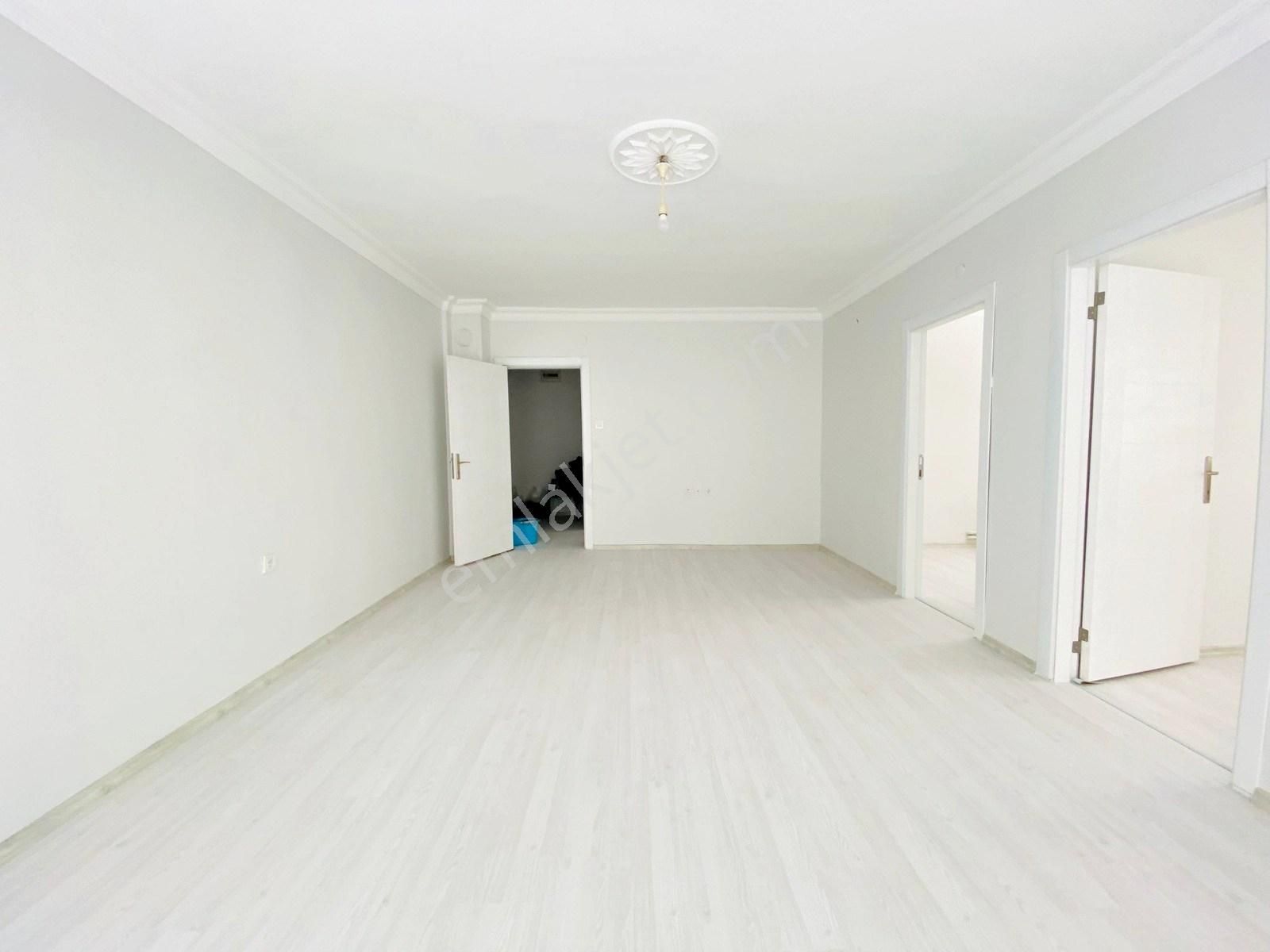 Valentia'dan Natoyolu Cadde Yanı Yapılı 3+1 Satılık Daire !!! - Görsel 3