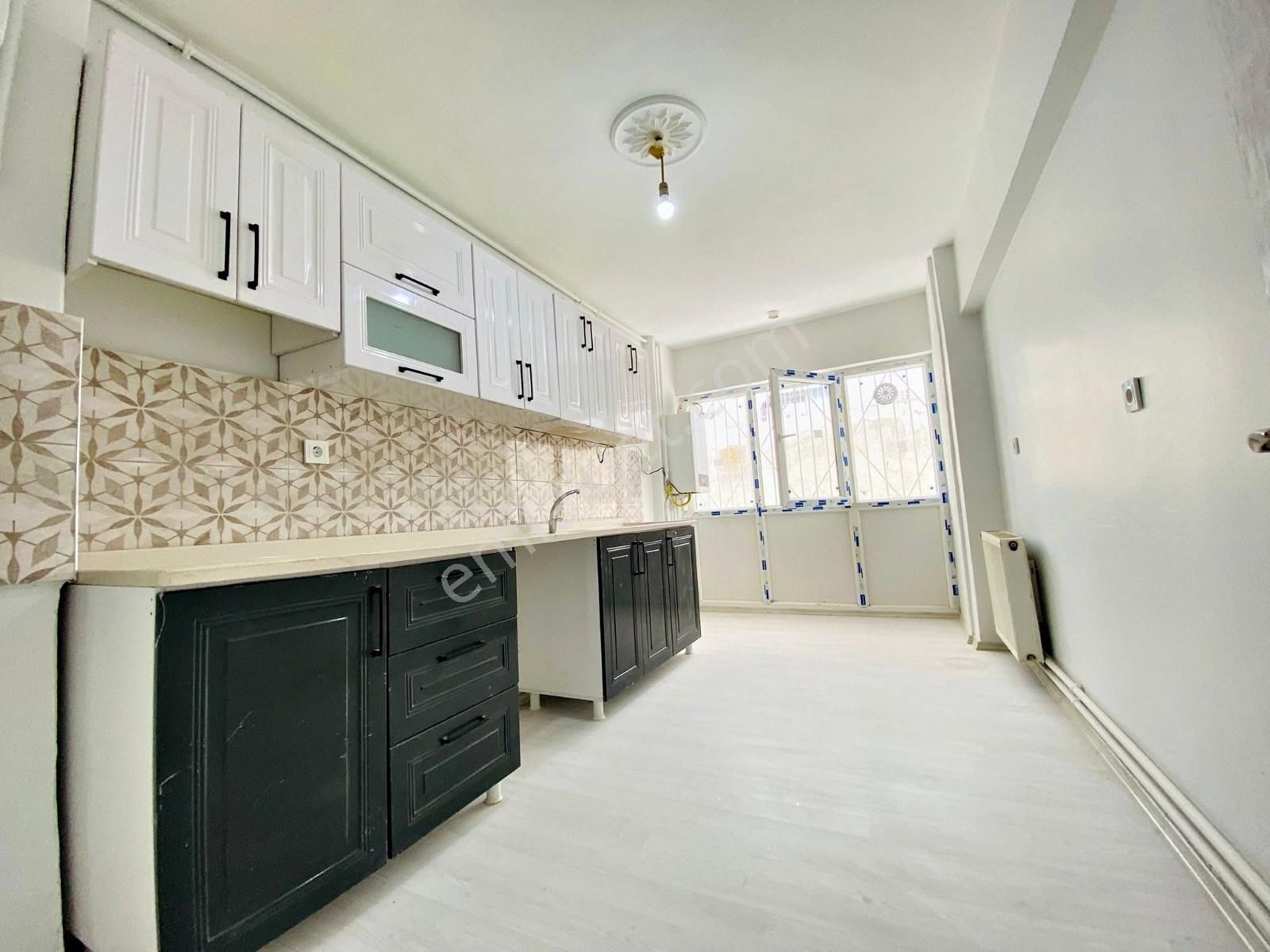 Valentia'dan Natoyolu Cadde Yanı Yapılı 3+1 Satılık Daire !!!