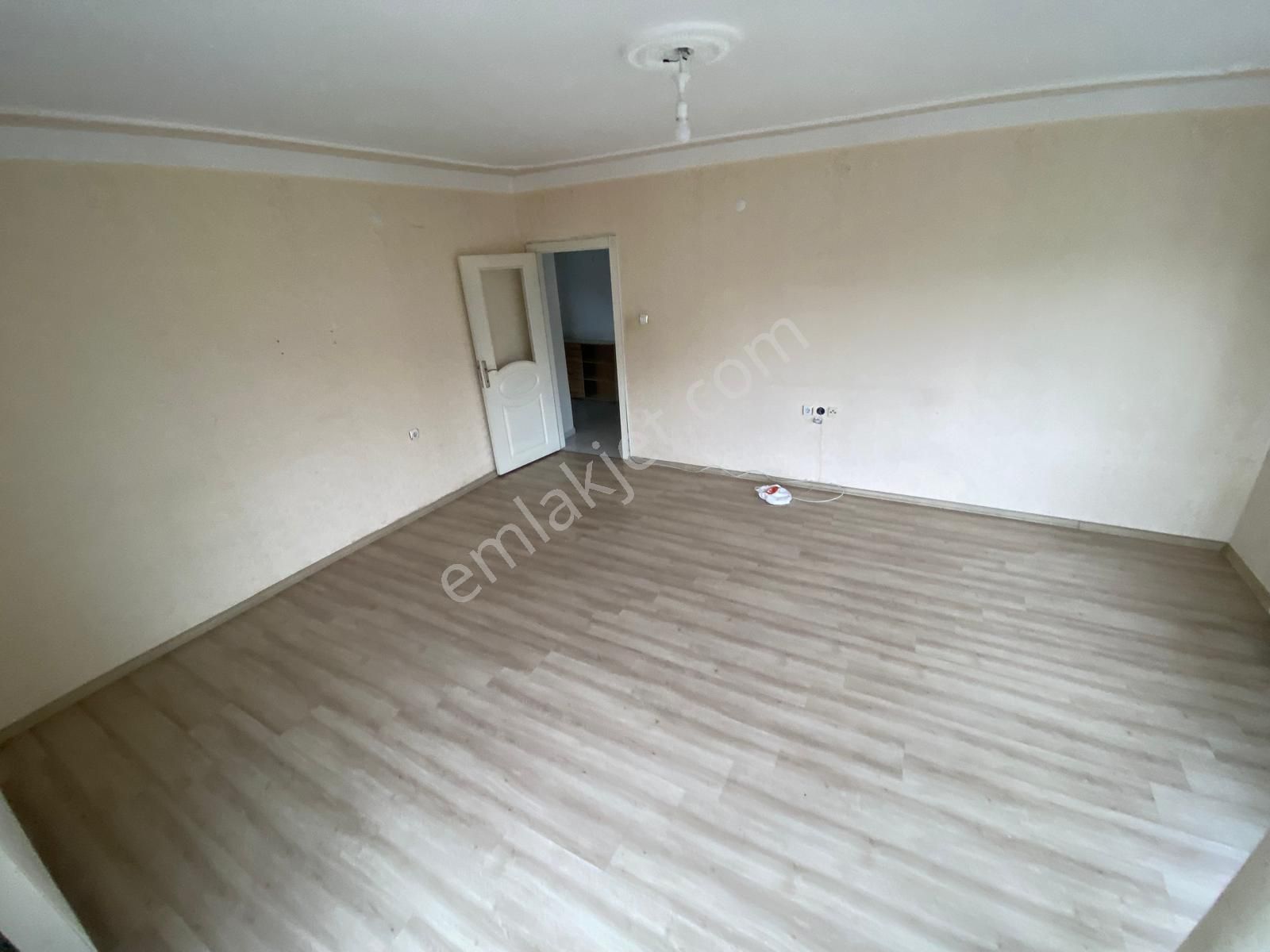 Yaşarkemal Cad. Ön Cephe Asansörlü Ara Katta 3+1 Bağımsız Dairee - Görsel 31