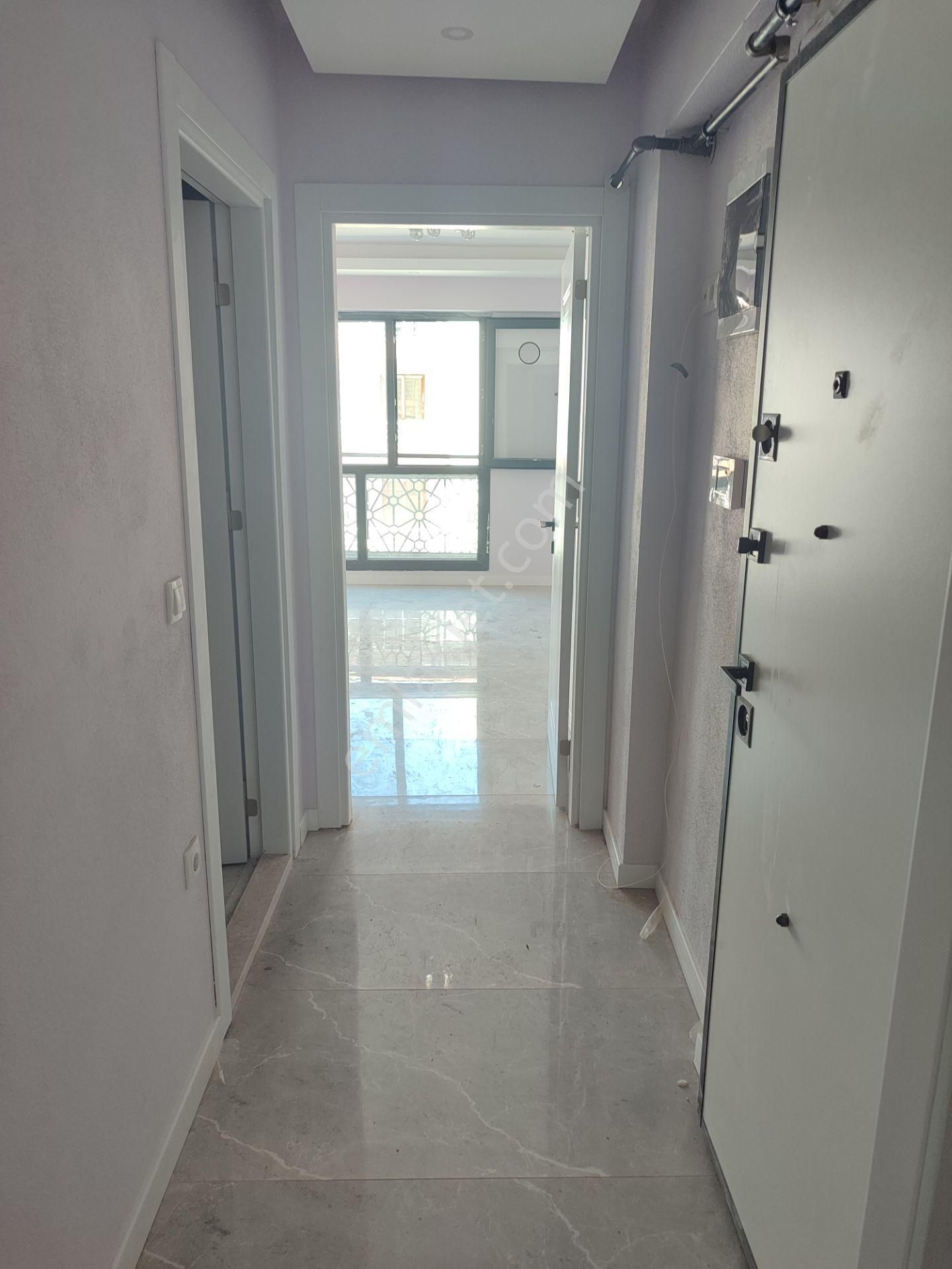 Kemalpaşanın Merkezinde Satılık Daire 1+1 Yeni Sıfır Asansörlü - Görsel 3