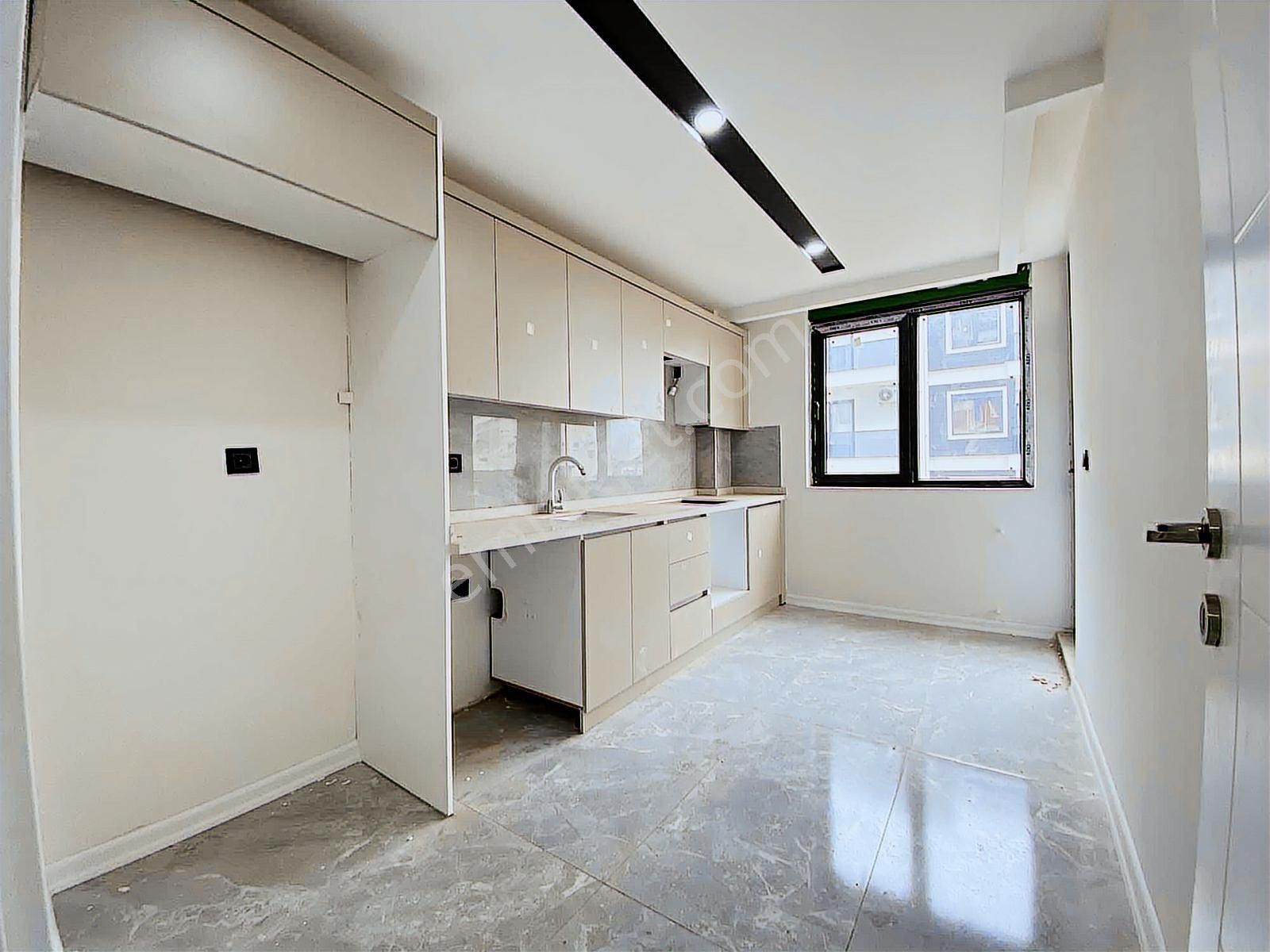 Sundera'dan Tramvaya Yakın Site İçerisinde Arakat 2+1 Sıfır