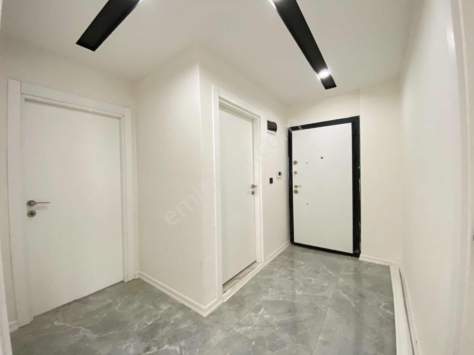 Sundera'dan Tramvaya Yakın Site İçerisinde Arakat 2+1 Sıfır - Görsel 12