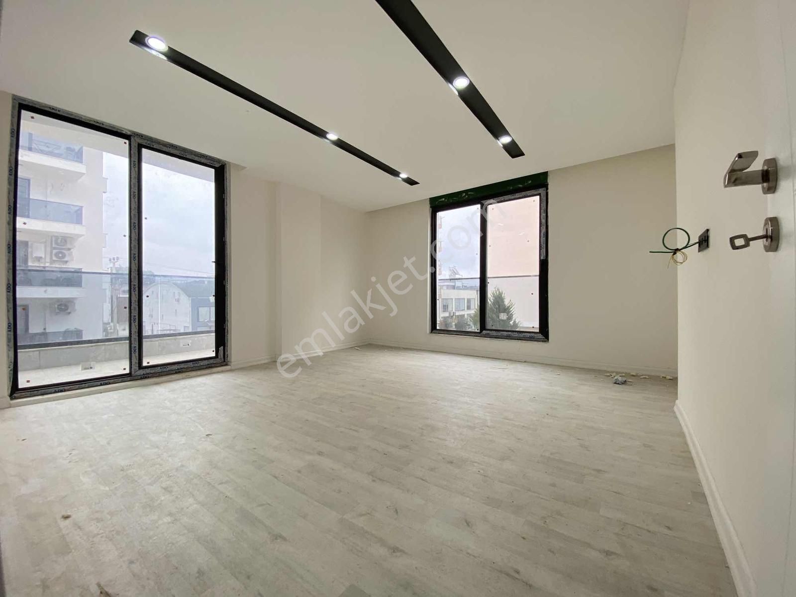 Sundera'dan Tramvaya Yakın Site İçerisinde Arakat 2+1 Sıfır - Görsel 6