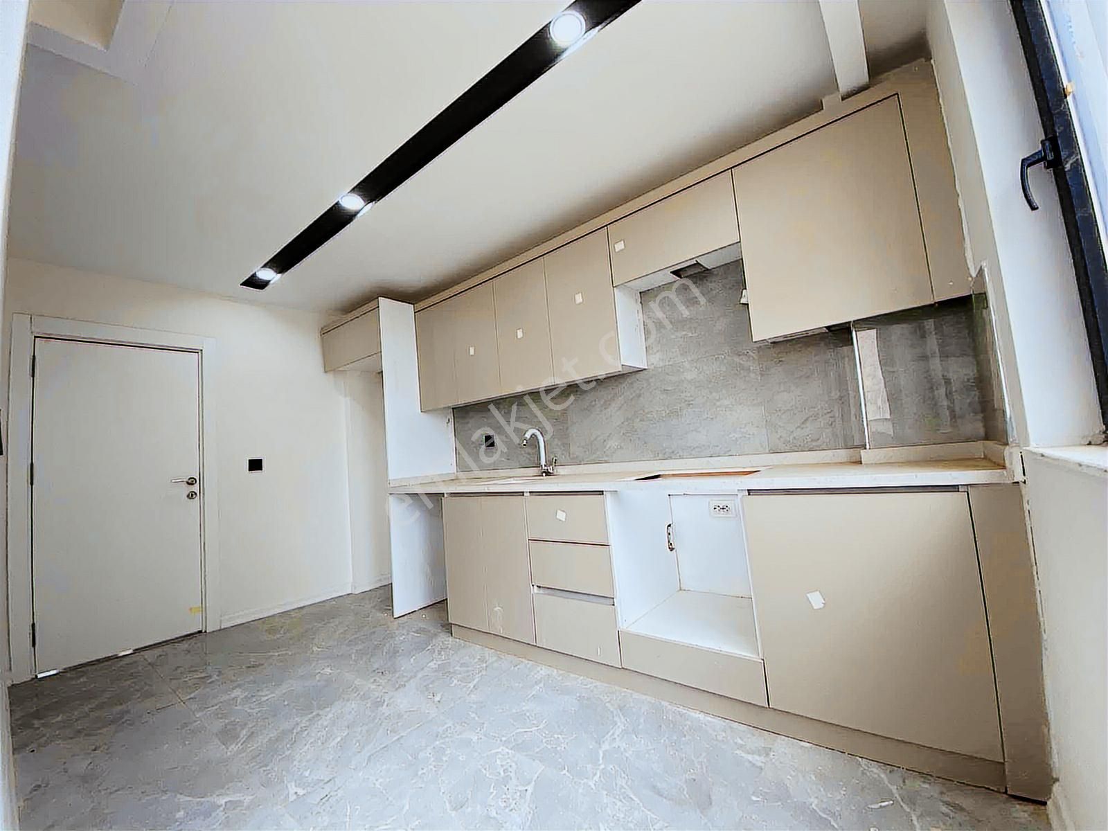 Sundera'dan Tramvaya Yakın Site İçerisinde Arakat 2+1 Sıfır - Görsel 4