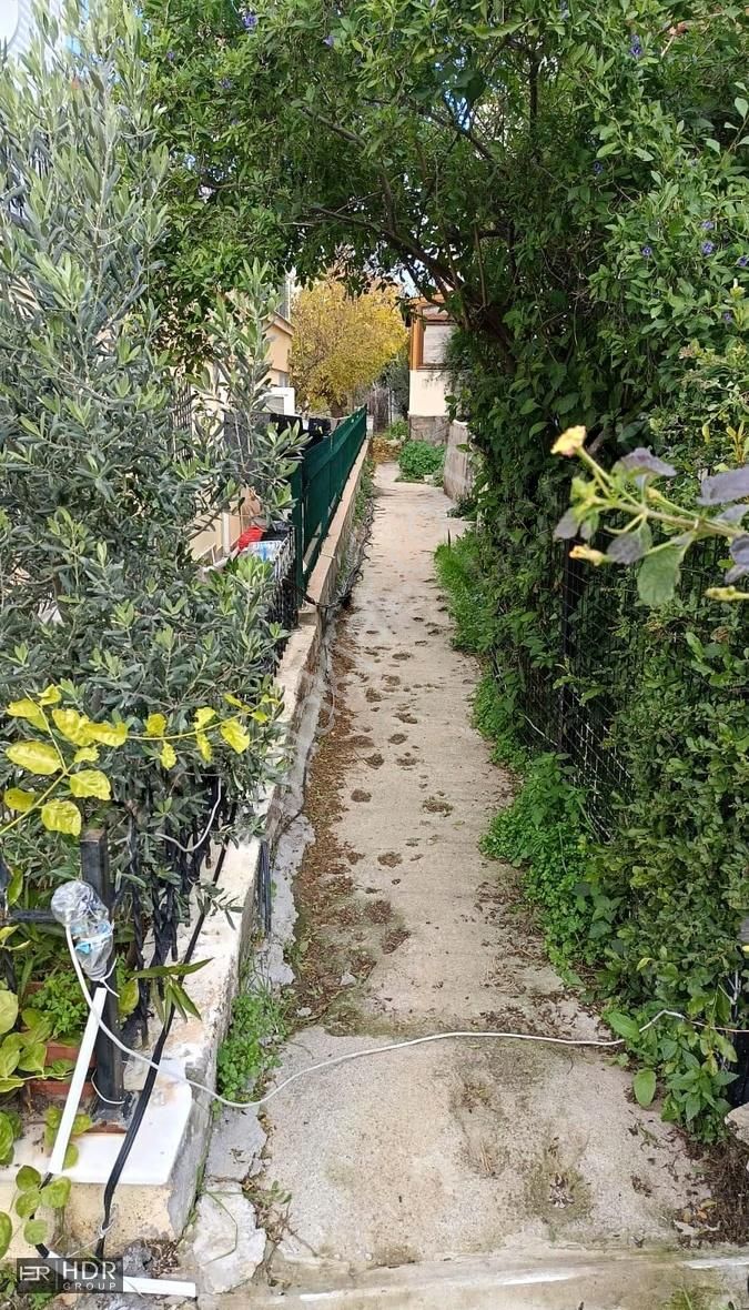 Yenifoça Merkezi Konumda Full Eşyalı Satılık 1+1 Daire - Görsel 2