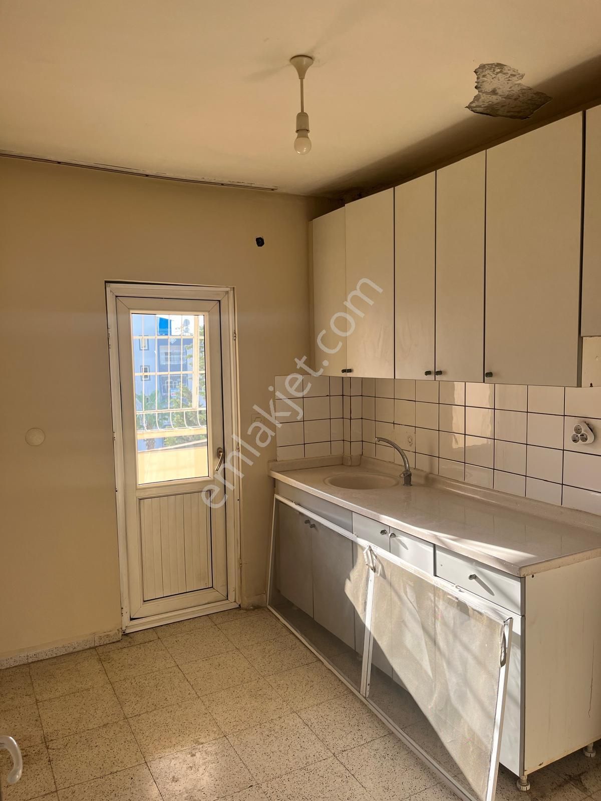 Adana Yüreğir Kaymakamlığın Orda Polis Okuluna Yakın Kiralık İçi Yenilenmiş 2+1 Fırsat Daire - Görsel 2