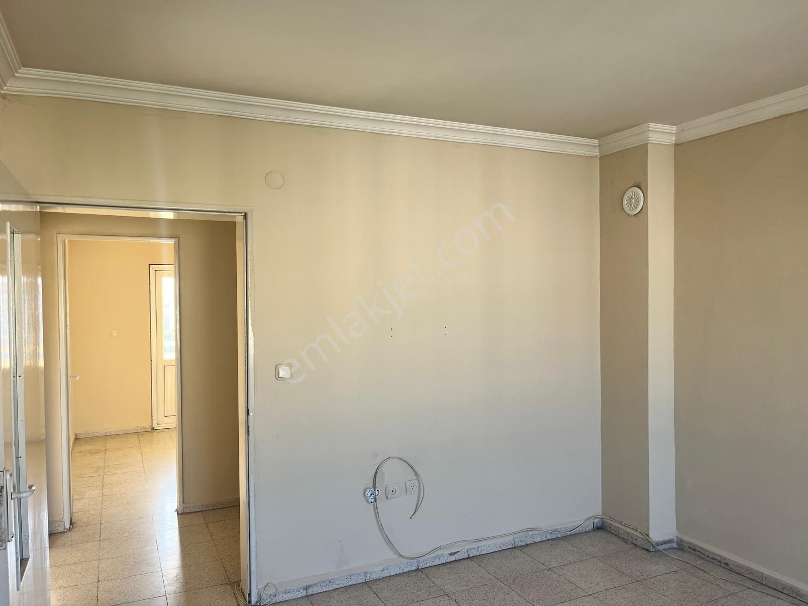 Adana Yüreğir Kaymakamlığın Orda Polis Okuluna Yakın Kiralık İçi Yenilenmiş 2+1 Fırsat Daire - Görsel 13