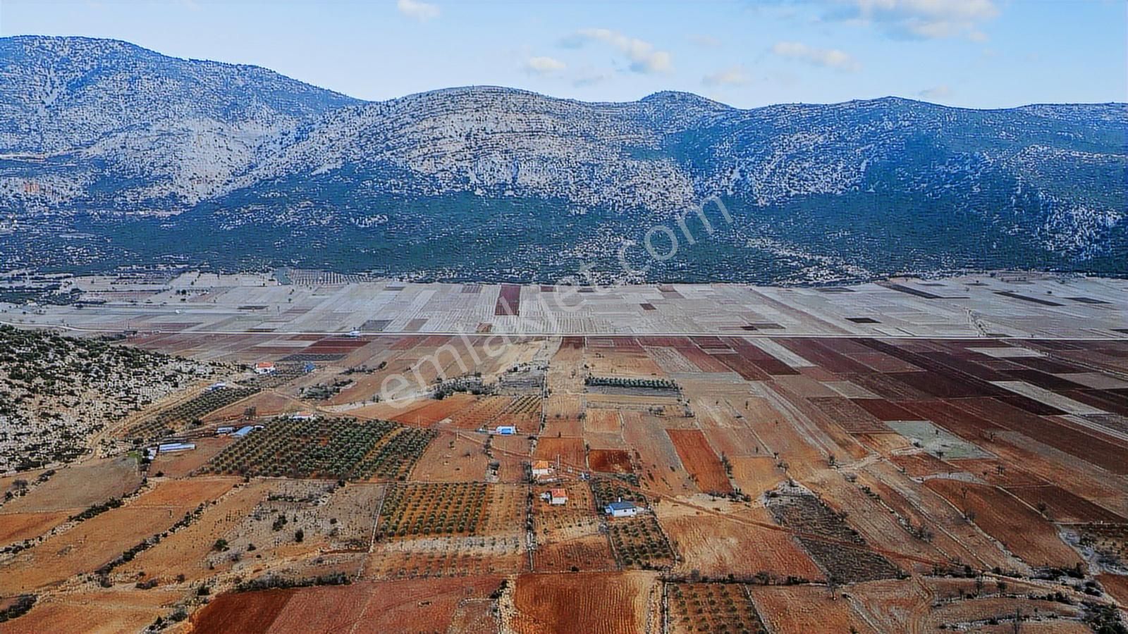 Antalya Döşemealtı Akkoç Mahallesinde 3.497 M² Yatırımlık Tarla