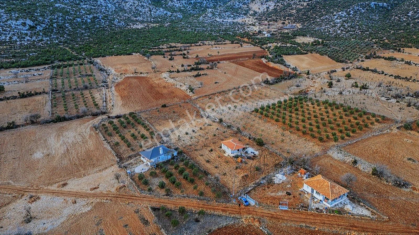 Antalya Döşemealtı Akkoç Mahallesinde 3.497 M² Yatırımlık Tarla - Görsel 3