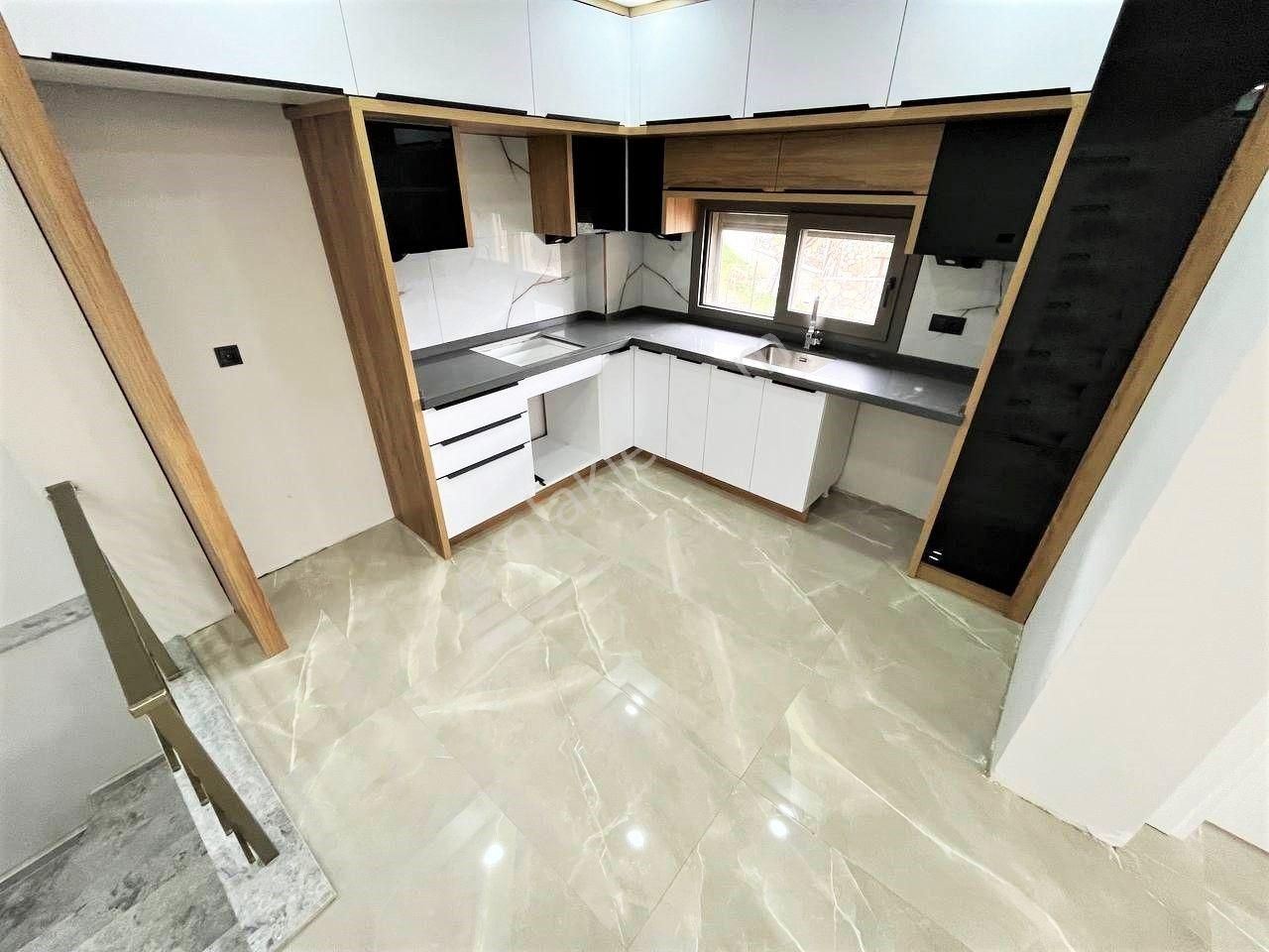 👉aygülden Güre'de Sıfır Ful Deniz Manzaralı 300 M2 Arsa İçi Tam Bağımsız 3+1 Satılık Mustakil Villa - Görsel 2