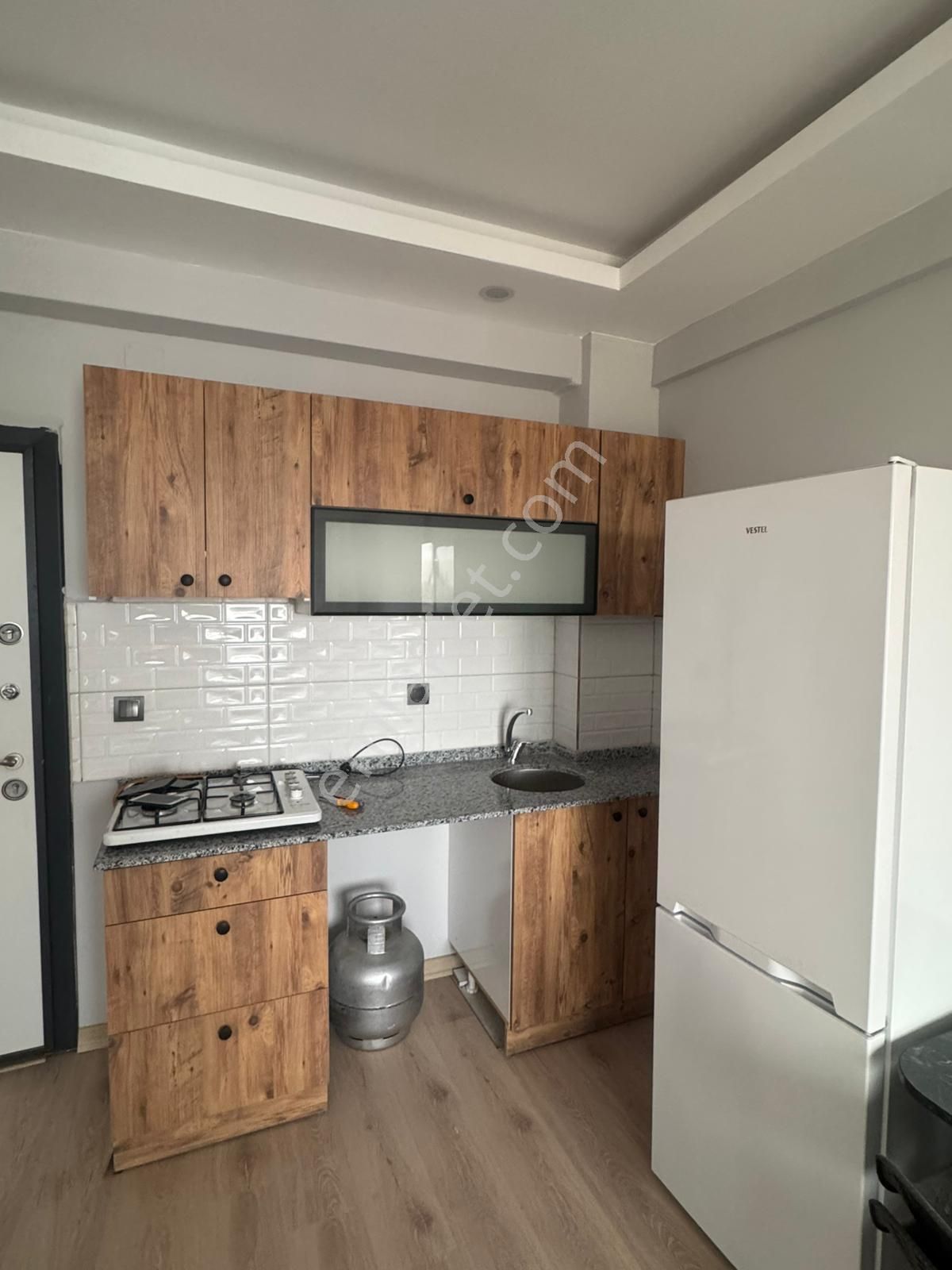 Adana Sarıçamda Gültepe Gelinçik Caddesi Yakınında 1+1 Eşyaları Sıfır Kiralık Fırsat Daire ..