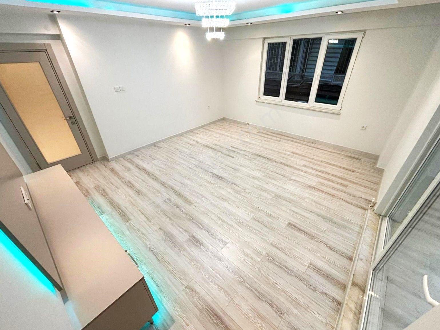 Akçay'da Aygül'den Benim Olmalı Dedirten Mimari Tasarımıyla Ön Cephe Ayrı Mutfaklı 3+1 Satılık Daire - Görsel 4