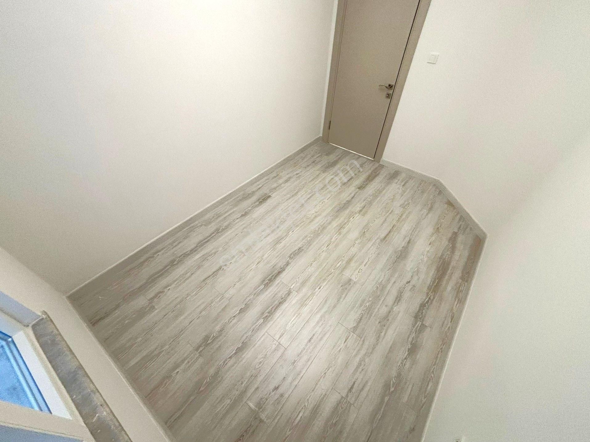 Akçay'da Aygül'den Benim Olmalı Dedirten Mimari Tasarımıyla Ön Cephe Ayrı Mutfaklı 3+1 Satılık Daire - Görsel 25
