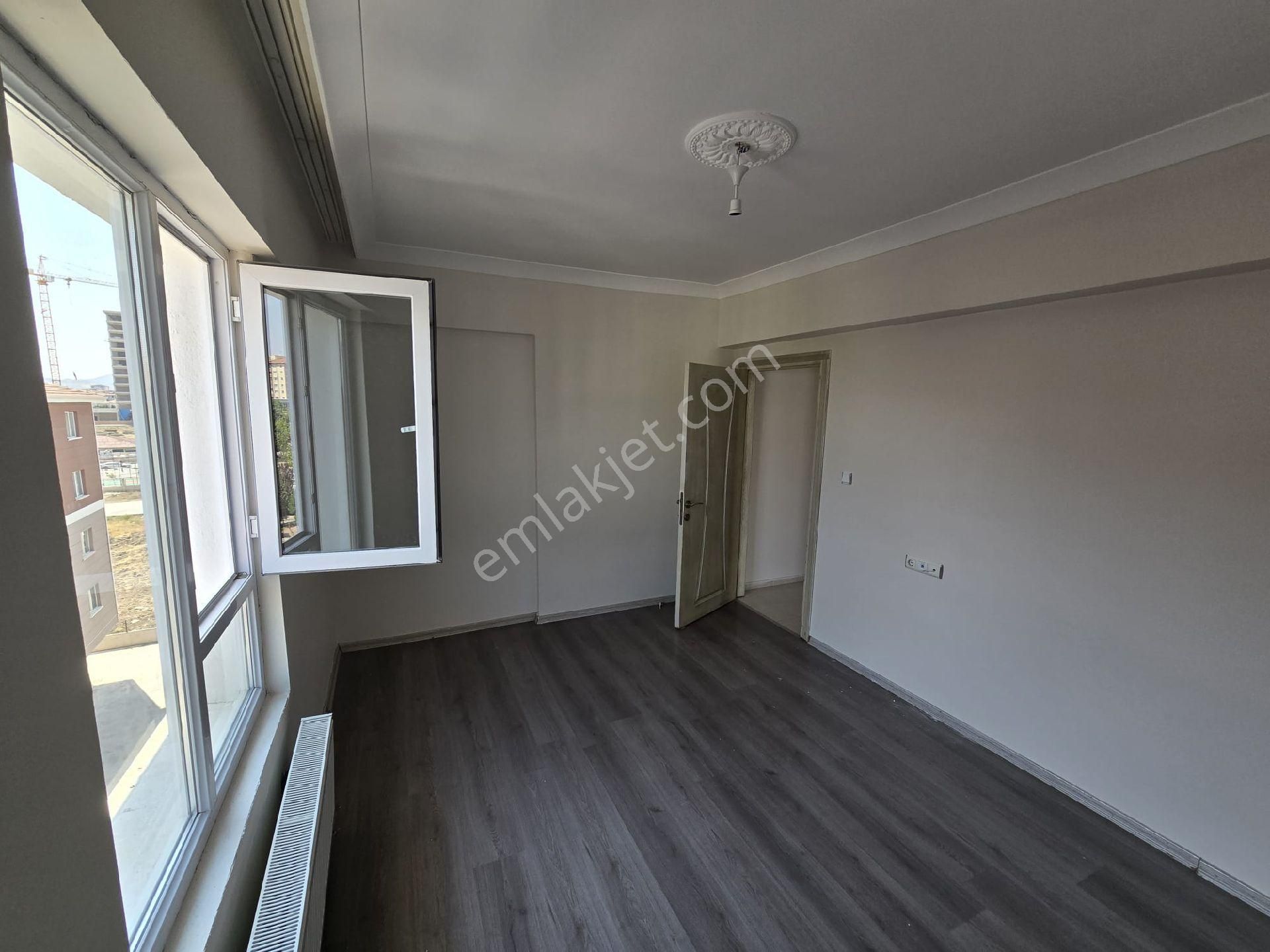 Sena Emlak Tan 3+1 Kat'ta Satılık Daire - Görsel 15