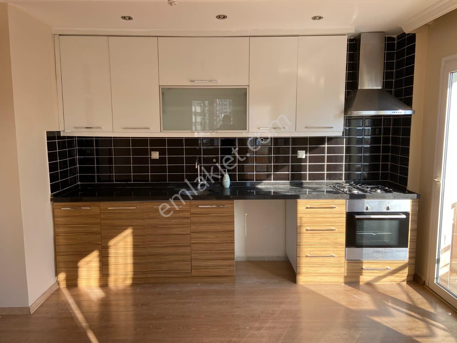 Adana Çukurova Yurt Mahallesinde 3+1 Özal Bulvarına Süleyman Demirele Yakın Hasarsız Kiralık