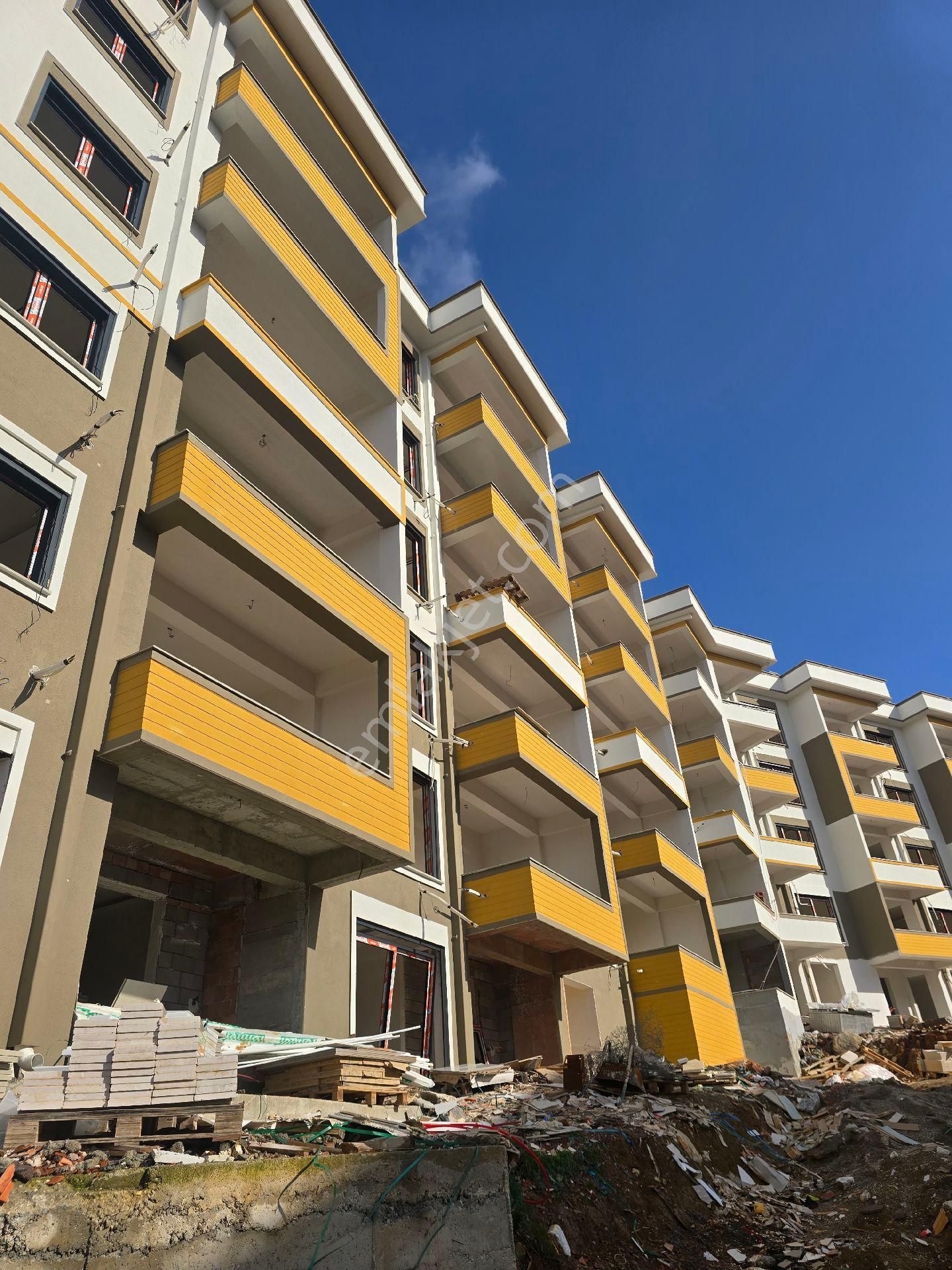 Değirmenderede Doğalgazlı Asansörlü Otoparklı Havuzlu Panjurlu Yerden Isıtmalı 1+1 2+1 Daireler - Görsel 22