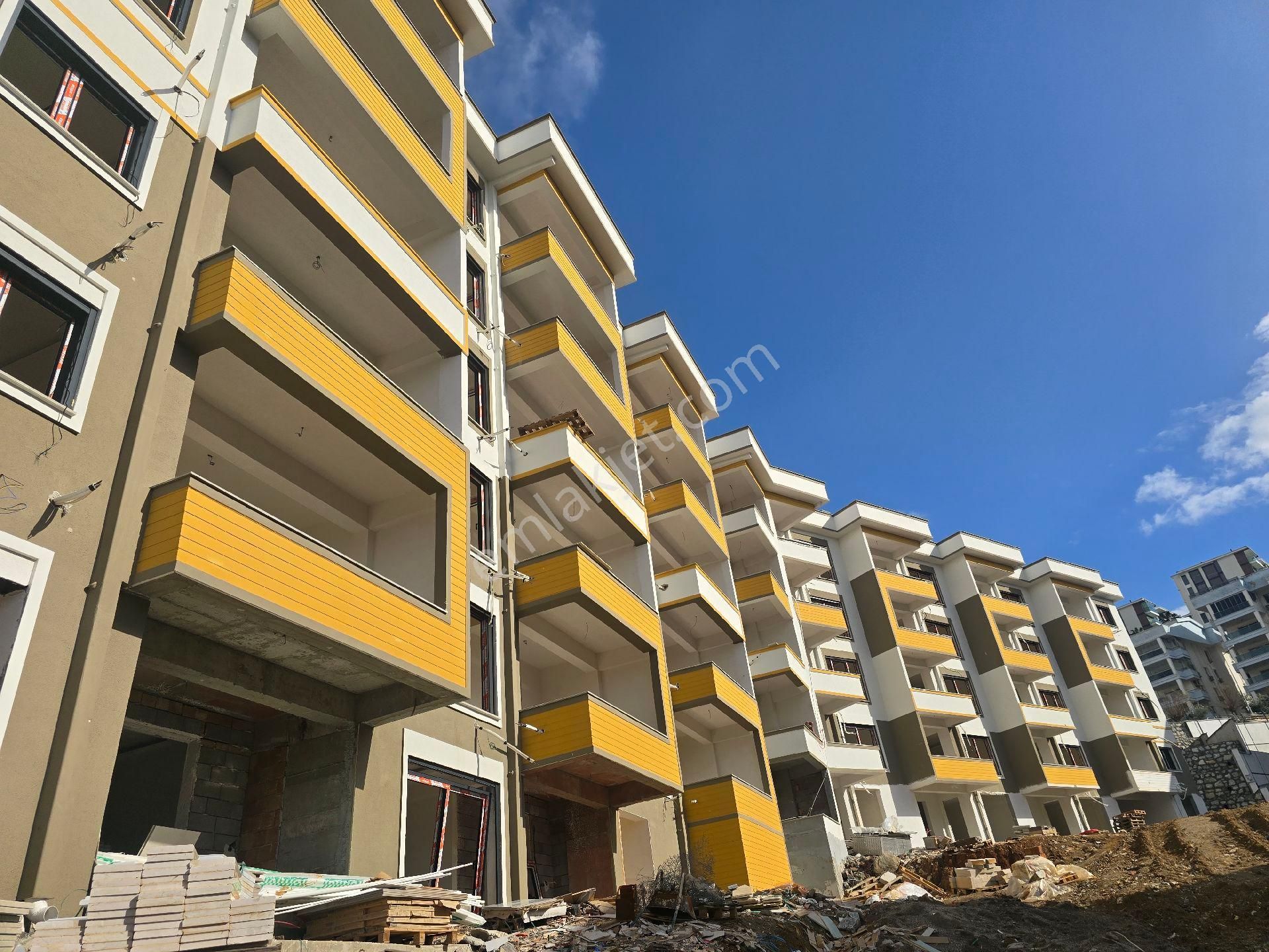 Değirmenderede Doğalgazlı Asansörlü Otoparklı Havuzlu Panjurlu Yerden Isıtmalı 1+1 2+1 Daireler