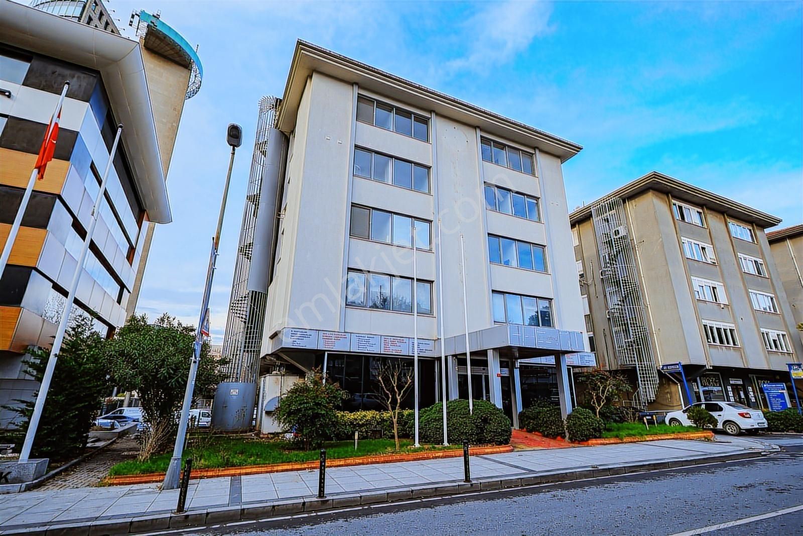 Kiralık Tabela Değeri Yüksek Çift Dükkan Ve Ofisler Remax Astyle - Görsel 19
