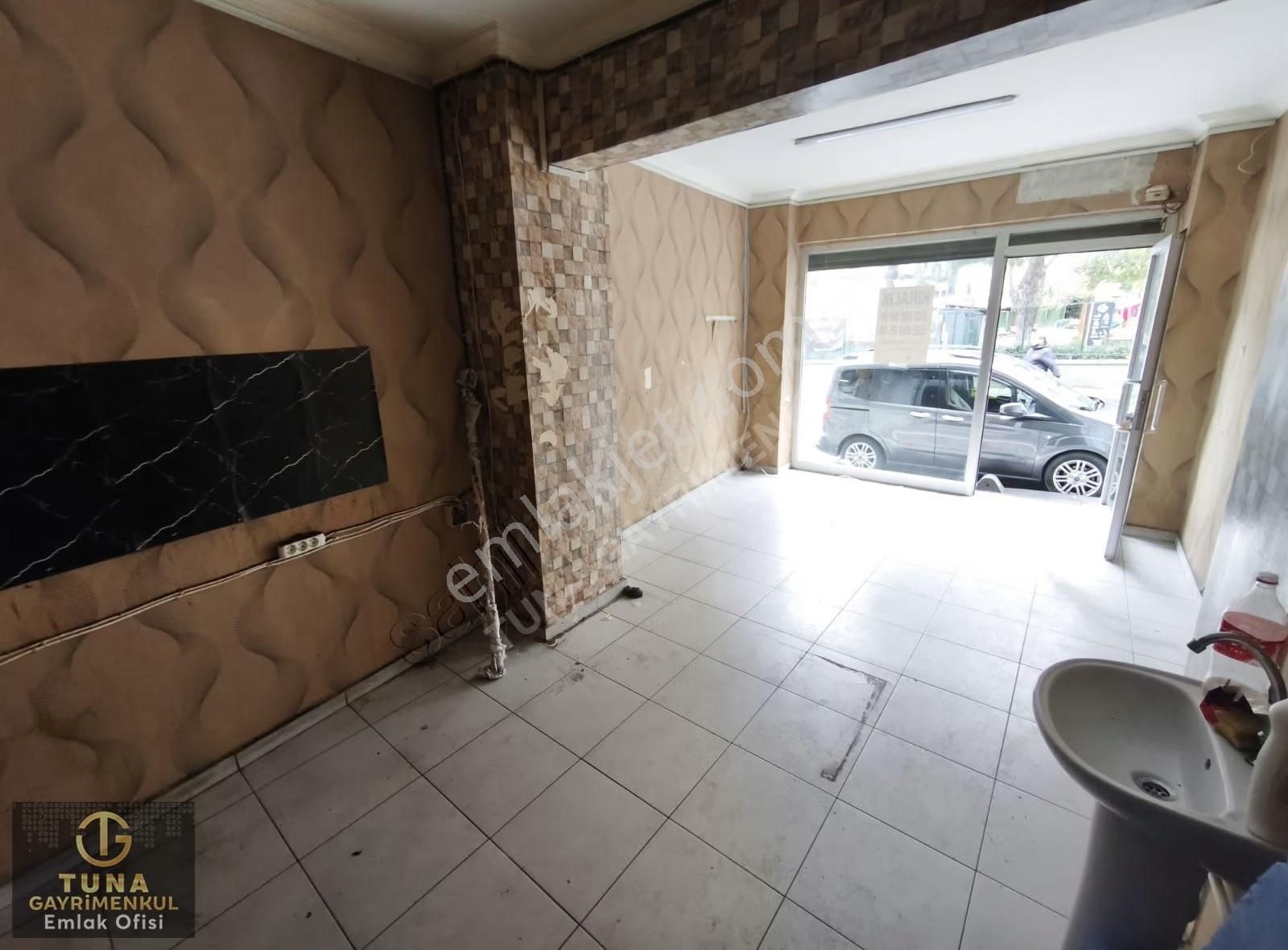 Bağcılar Hürriyet Mah Kiralık Dükkan 20m2 Ana Cadde Üstünde!