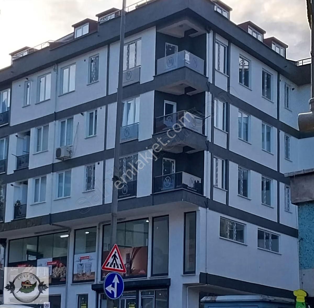 Kanarya Şahin Caddesinde 3+2 140m/2 Dubleks Daire - Görsel 16