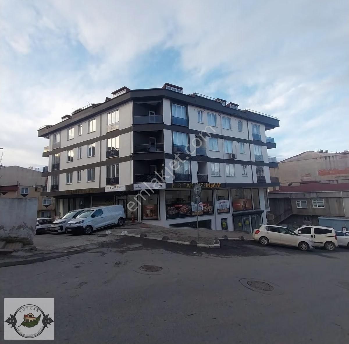 Kanarya Şahin Caddesinde 3+2 140m/2 Dubleks Daire