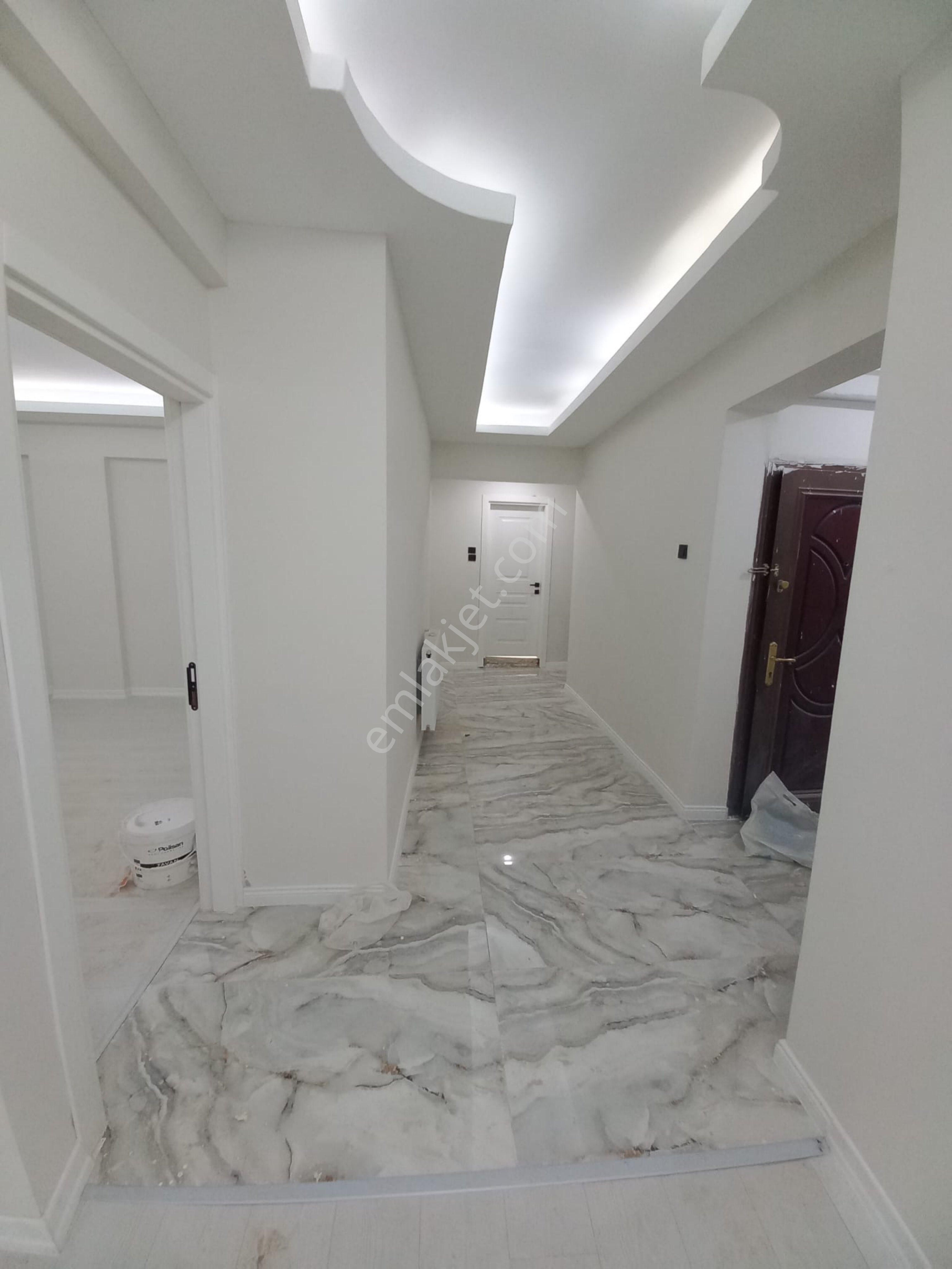 Ulugazi Mahallesinde İci Full Yapılı Satılık Daire - Görsel 3